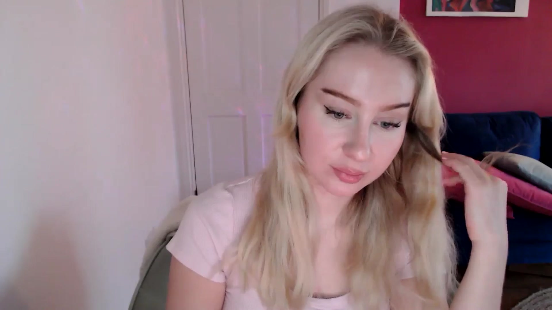 Gallery image thumbnail from PetiteAvax's myfreecams stream on, 12/30/2024, 15:28 image 3 of 20