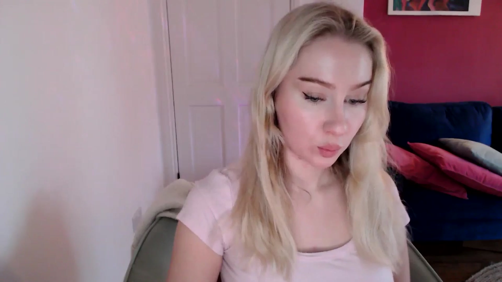 Gallery image thumbnail from PetiteAvax's myfreecams stream on, 12/30/2024, 15:28 image 2 of 20