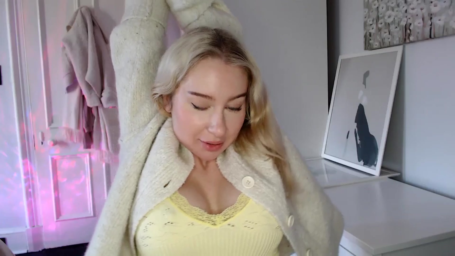 Gallery image thumbnail from PetiteAvax's myfreecams stream on, 01/30/2025, 10:51 image 19 of 20