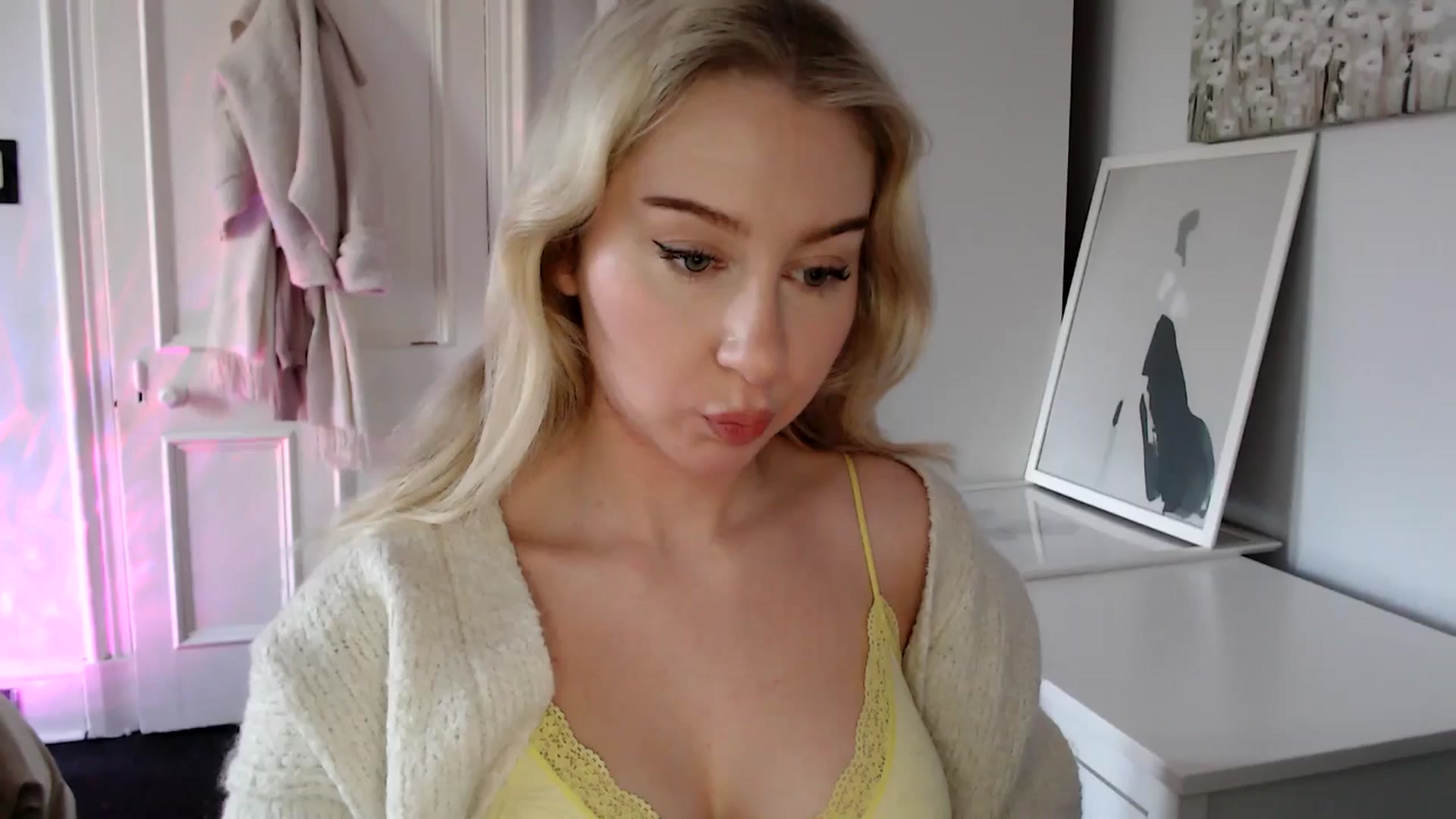 Gallery image thumbnail from PetiteAvax's myfreecams stream on, 01/30/2025, 10:51 image 3 of 20