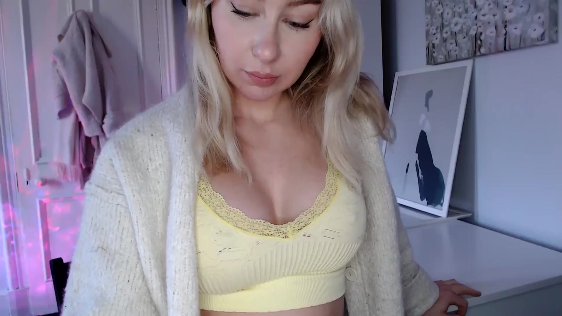 Gallery image thumbnail from PetiteAvax's myfreecams stream on, 01/30/2025, 10:51 image 16 of 20