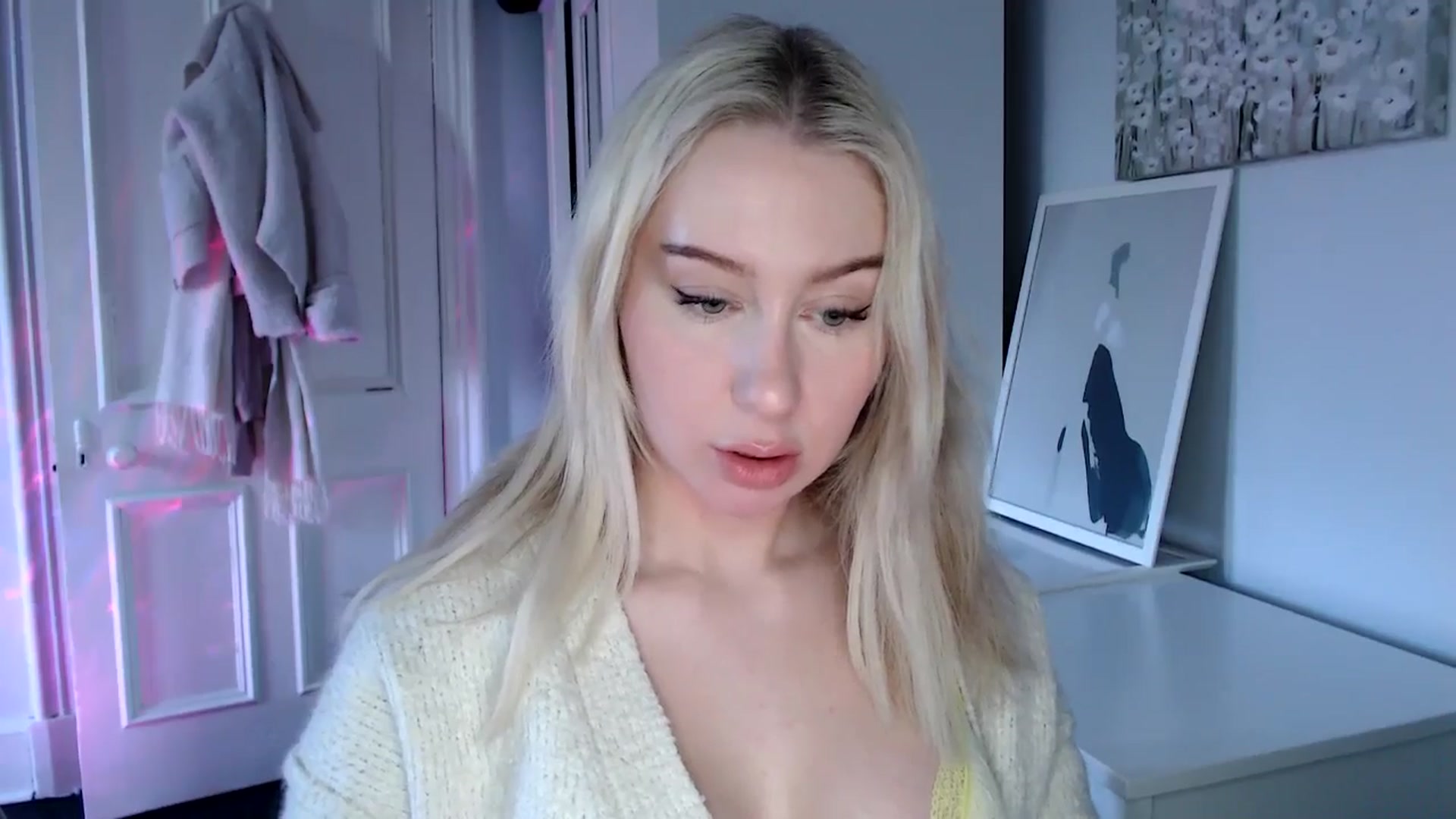 Gallery image thumbnail from PetiteAvax's myfreecams stream on, 01/30/2025, 14:34 image 8 of 20