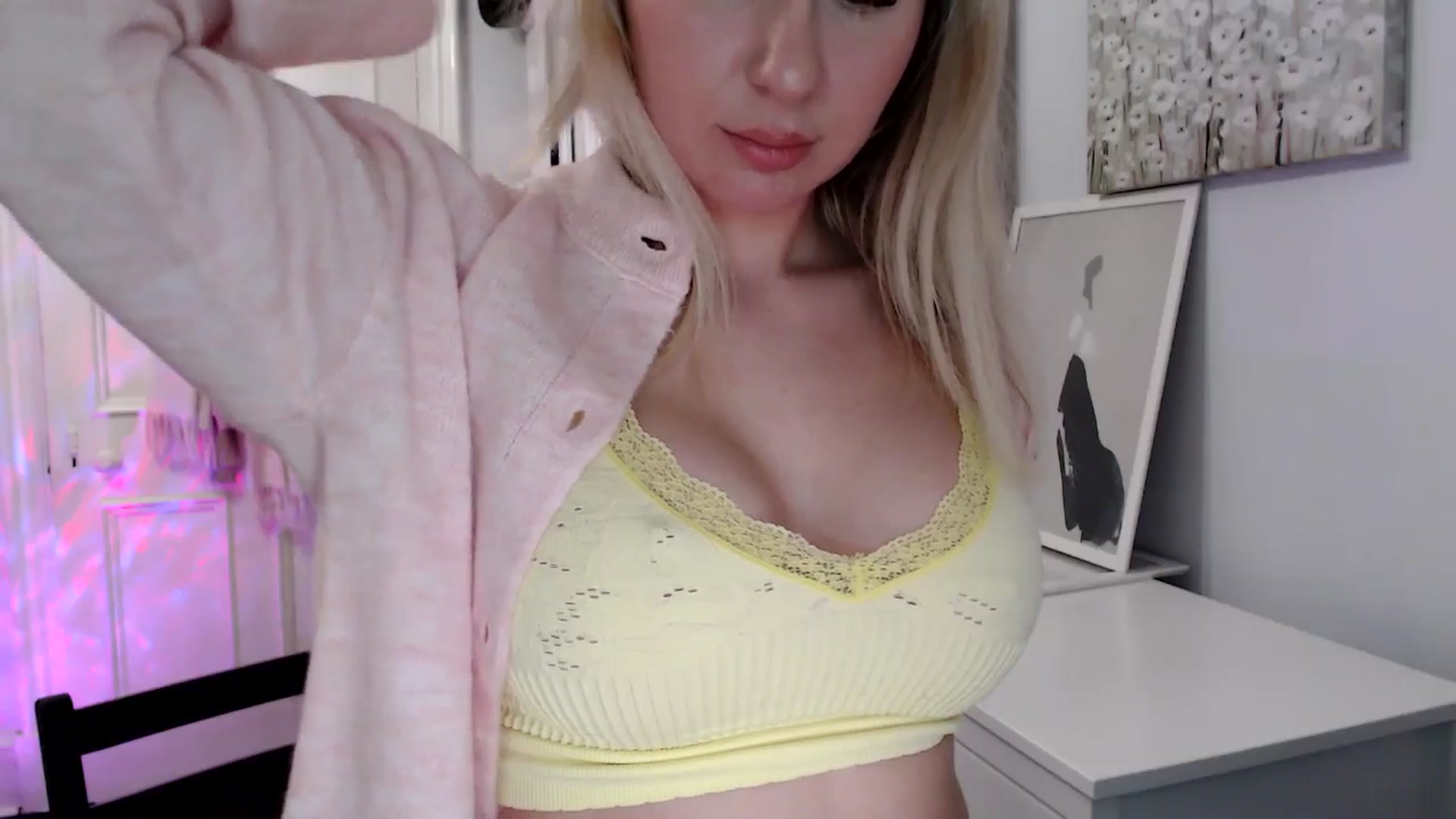 Gallery image thumbnail from PetiteAvax's myfreecams stream on, 01/30/2025, 17:49 image 7 of 20