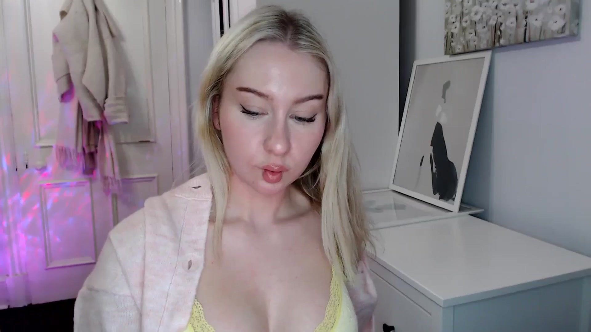Gallery image thumbnail from PetiteAvax's myfreecams stream on, 01/30/2025, 17:49 image 18 of 20