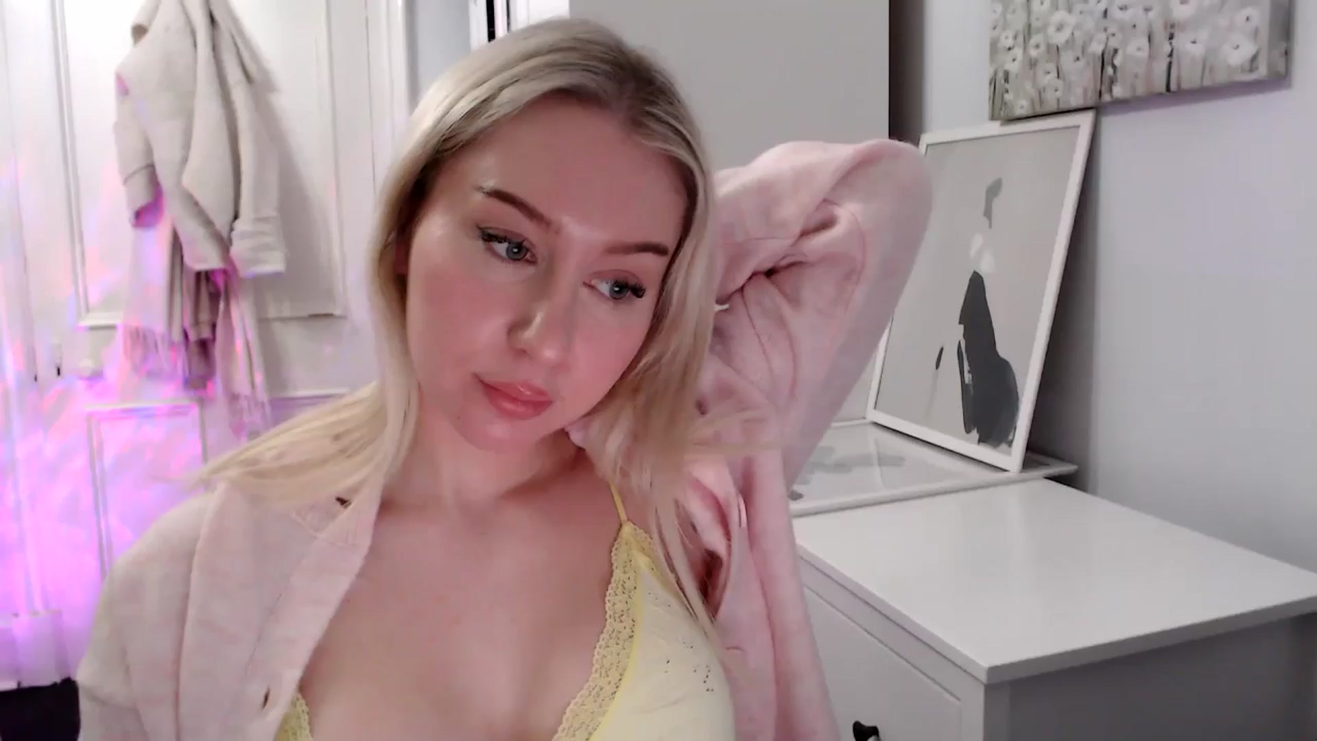 Gallery image thumbnail from PetiteAvax's myfreecams stream on, 01/30/2025, 18:24 image 1 of 20