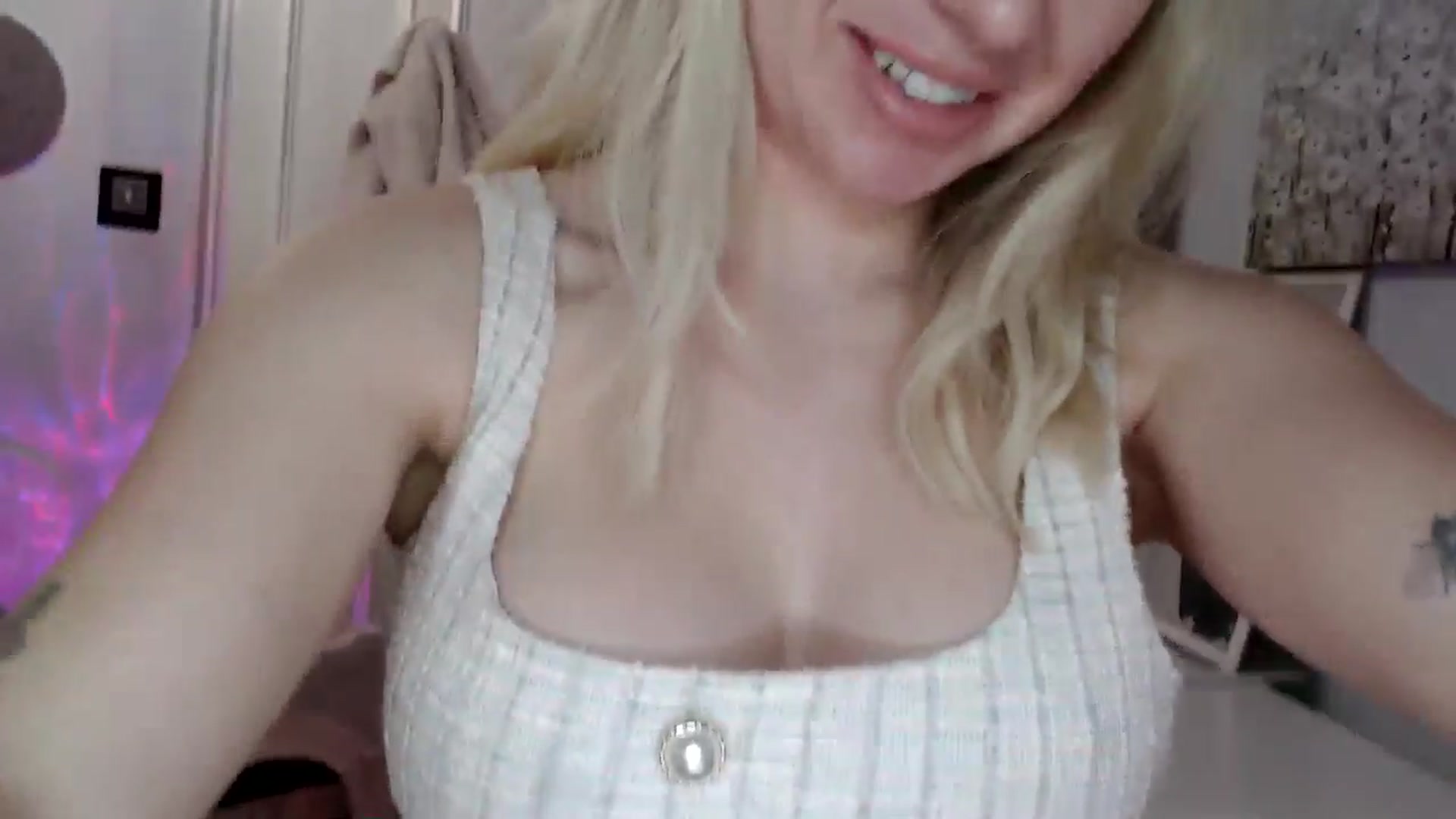 Gallery image thumbnail from PetiteAvax's myfreecams stream on, 01/31/2025, 17:38 image 12 of 20