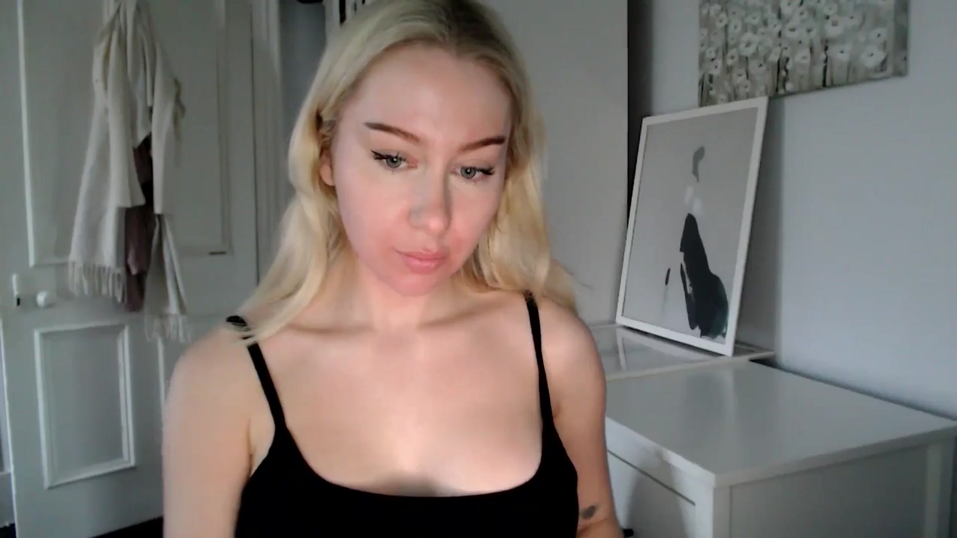 Gallery image thumbnail from PetiteAvax's myfreecams stream on, 02/02/2025, 16:15 image 9 of 20