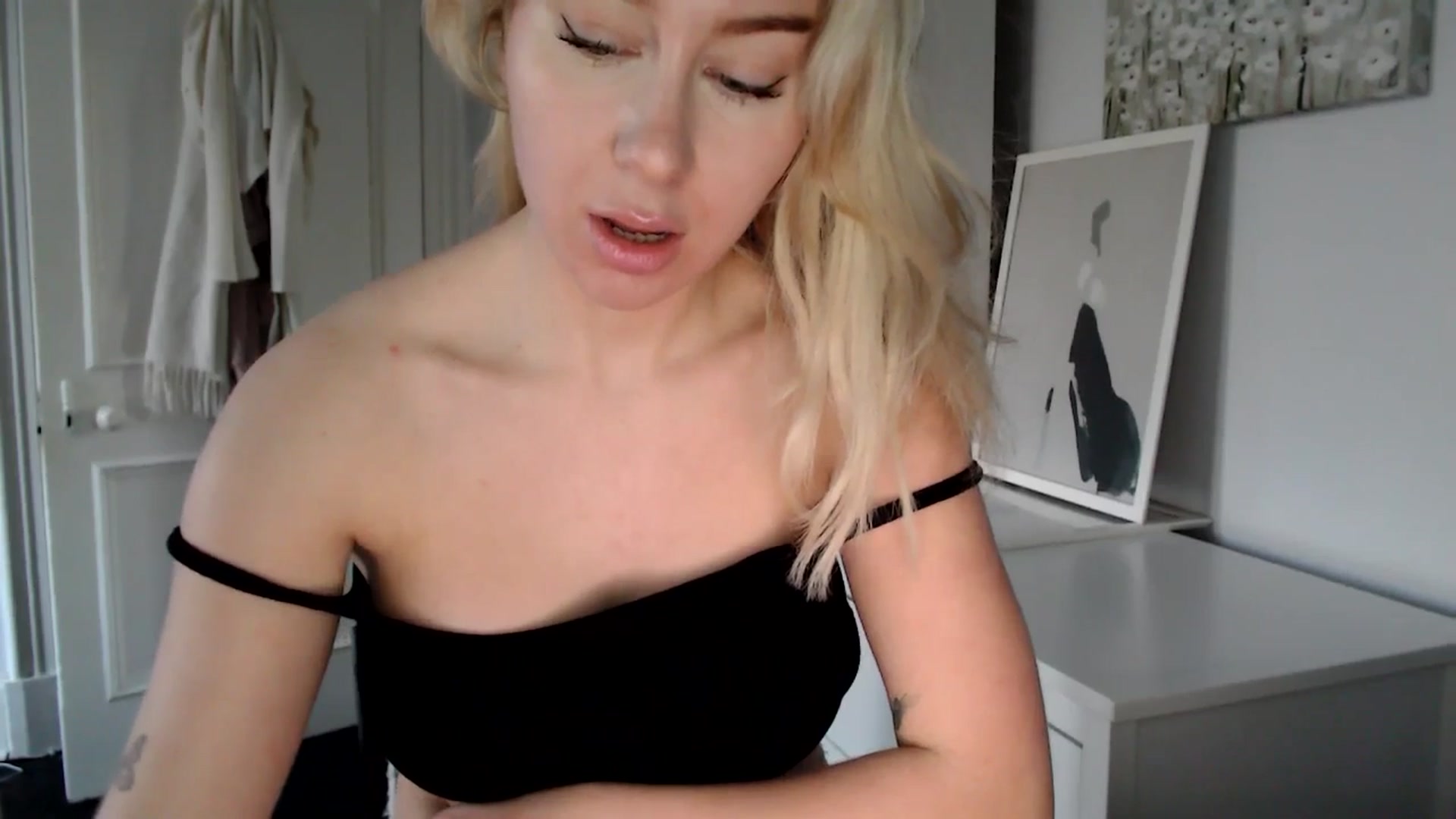 Gallery image thumbnail from PetiteAvax's myfreecams stream on, 02/02/2025, 16:15 image 16 of 20