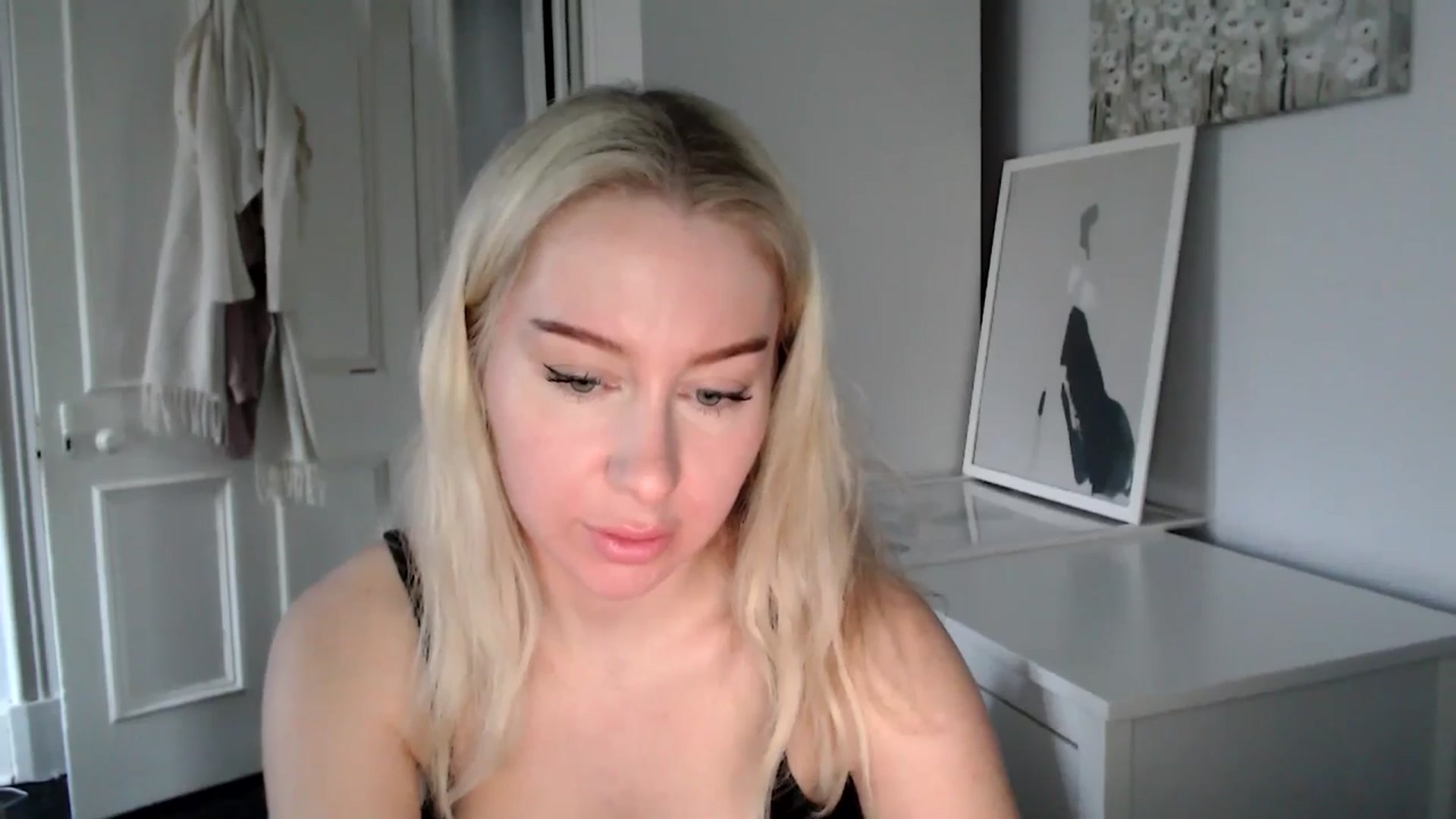 Gallery image thumbnail from PetiteAvax's myfreecams stream on, 02/02/2025, 16:15 image 12 of 20