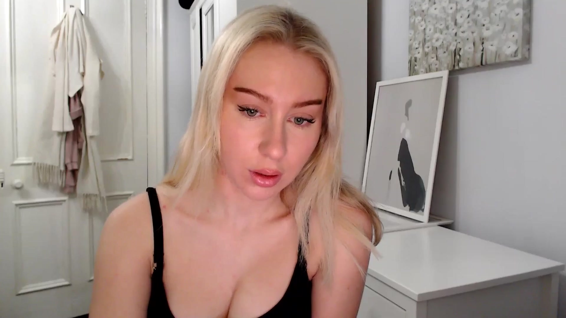 Gallery image thumbnail from PetiteAvax's myfreecams stream on, 02/02/2025, 20:06 image 19 of 20