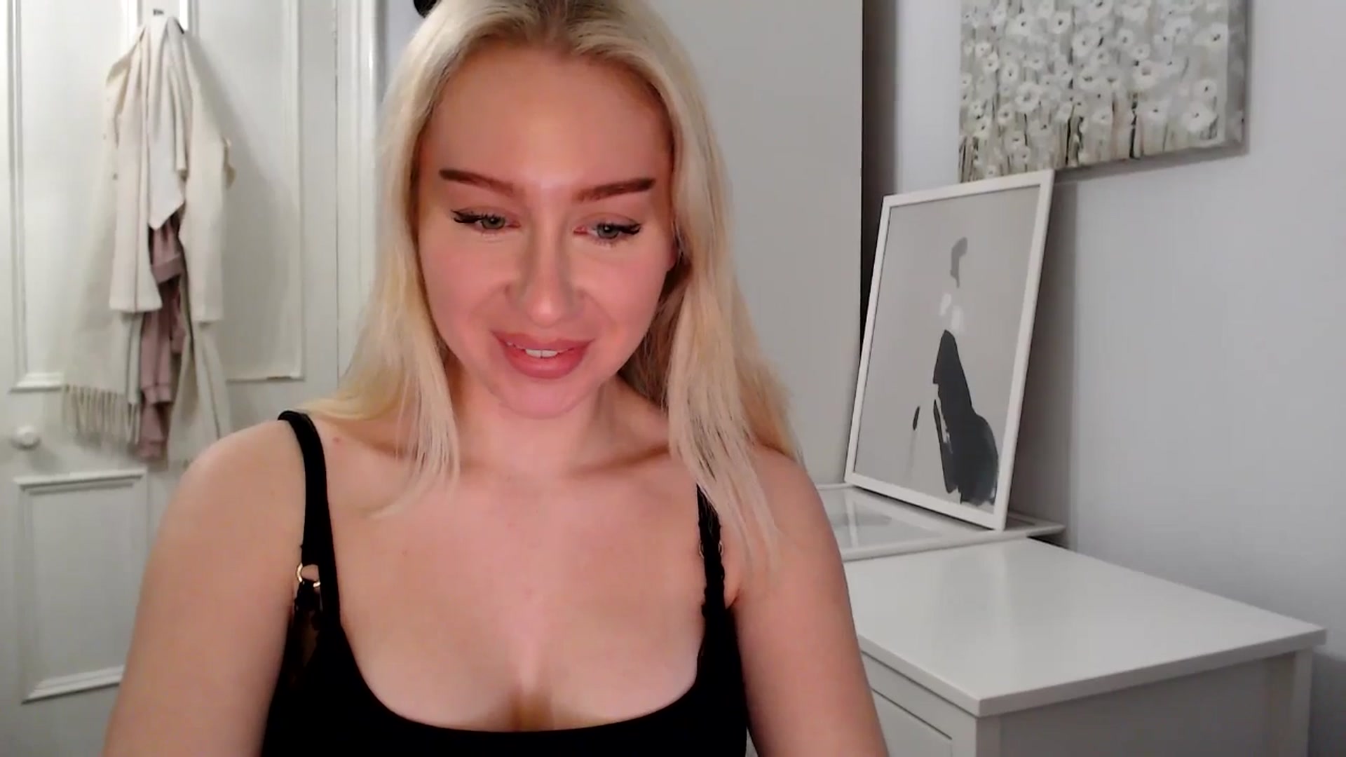 Gallery image thumbnail from PetiteAvax's myfreecams stream on, 02/02/2025, 20:06 image 12 of 20