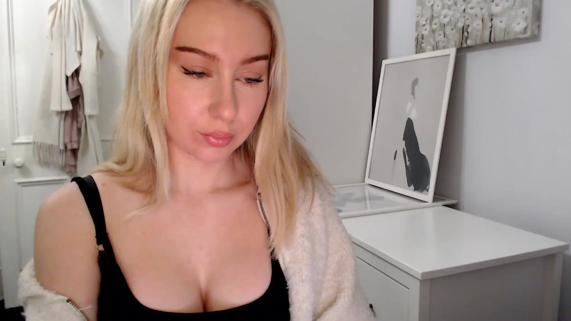Gallery image thumbnail from PetiteAvax's myfreecams stream on, 02/02/2025, 20:36 image 19 of 20