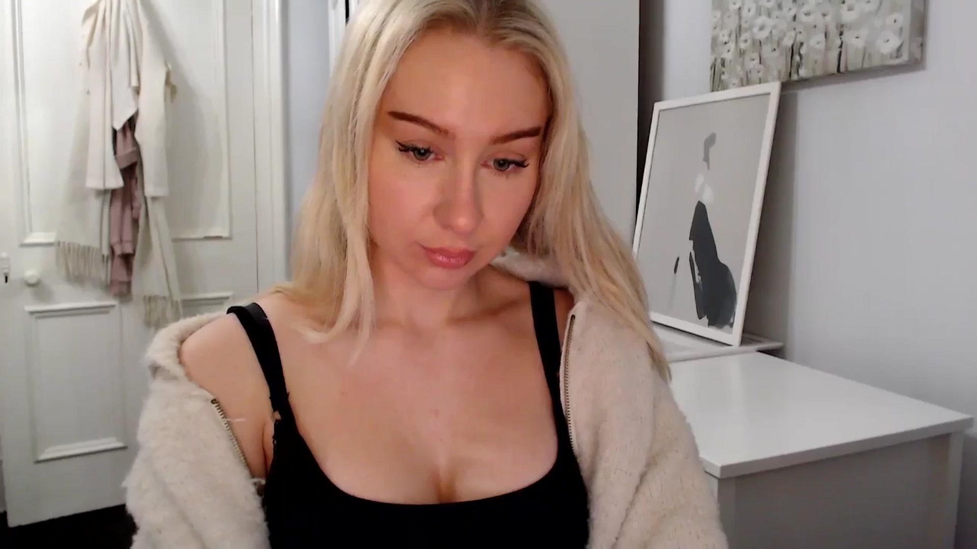 Gallery image thumbnail from PetiteAvax's myfreecams stream on, 02/02/2025, 20:36 image 13 of 20
