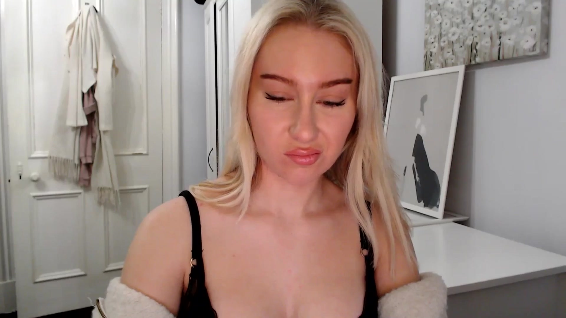 Gallery image thumbnail from PetiteAvax's myfreecams stream on, 02/02/2025, 20:51 image 16 of 20