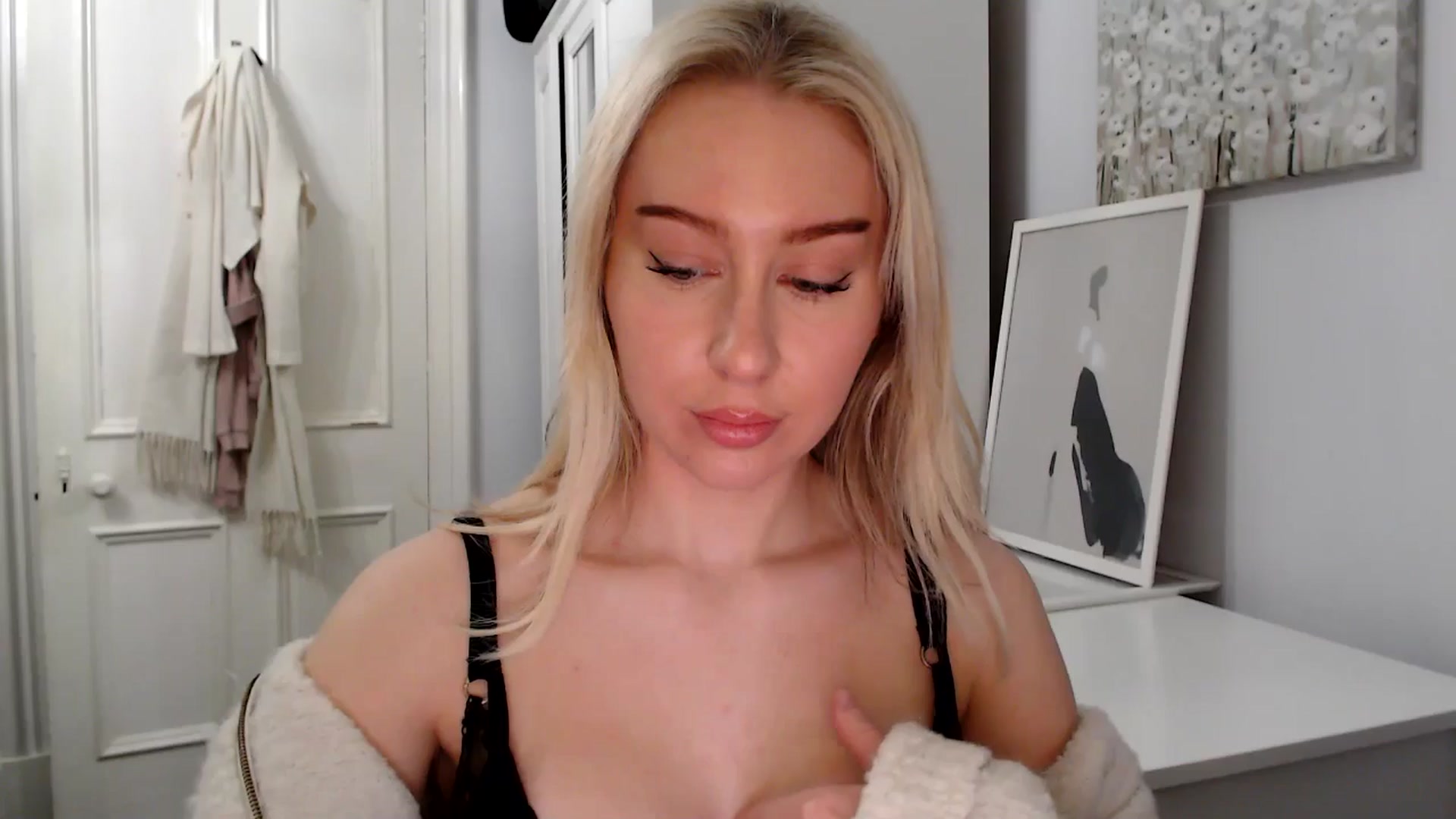 Gallery image thumbnail from PetiteAvax's myfreecams stream on, 02/02/2025, 20:51 image 8 of 20