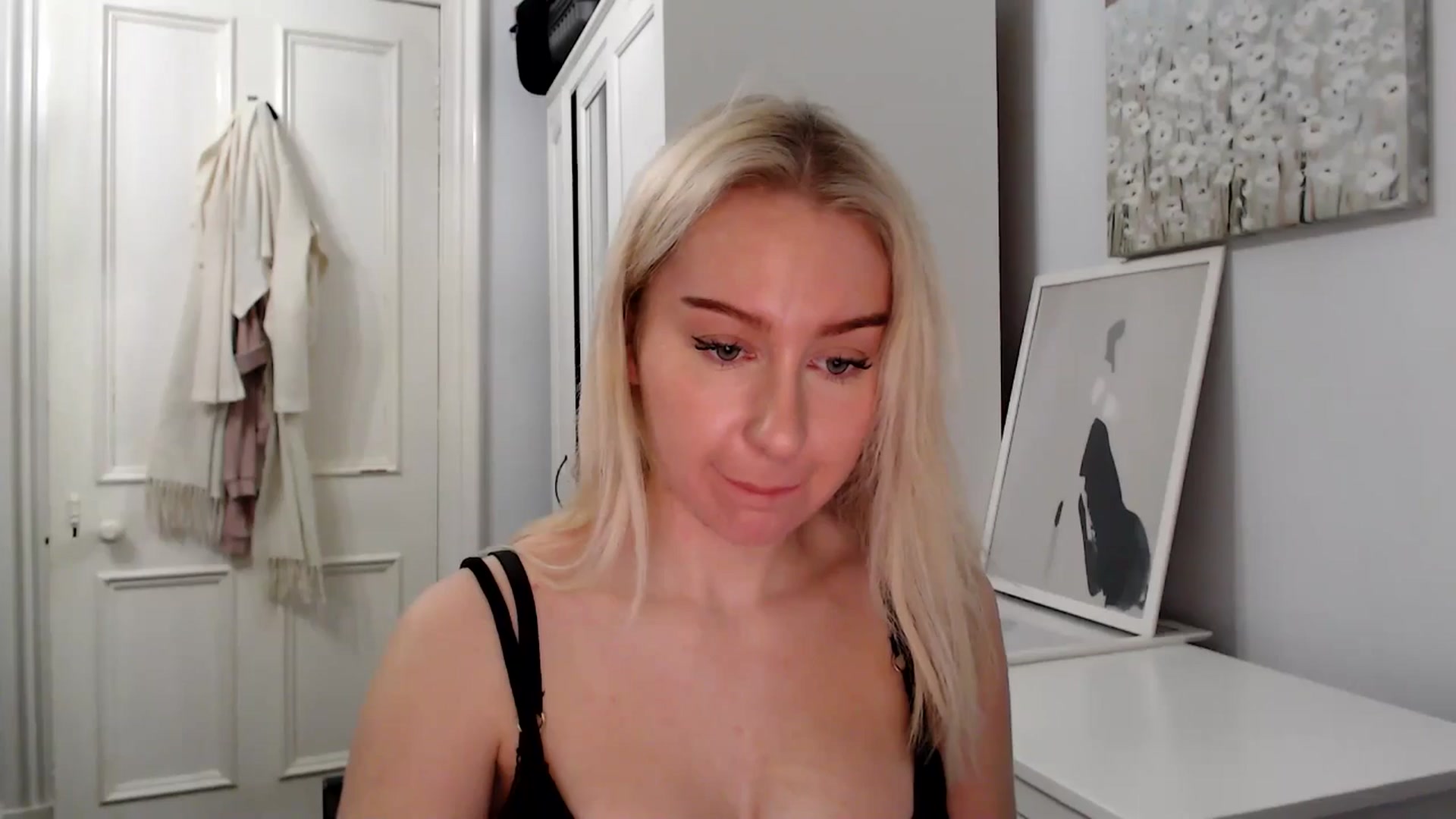 Gallery image thumbnail from PetiteAvax's myfreecams stream on, 02/02/2025, 21:41 image 19 of 20