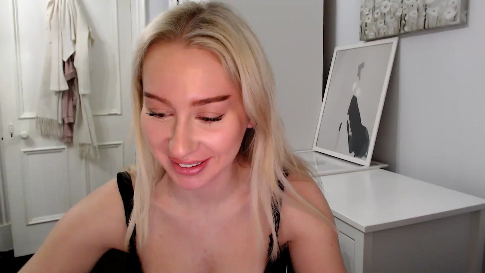 Gallery image thumbnail from PetiteAvax's myfreecams stream on, 02/02/2025, 21:41 image 3 of 20