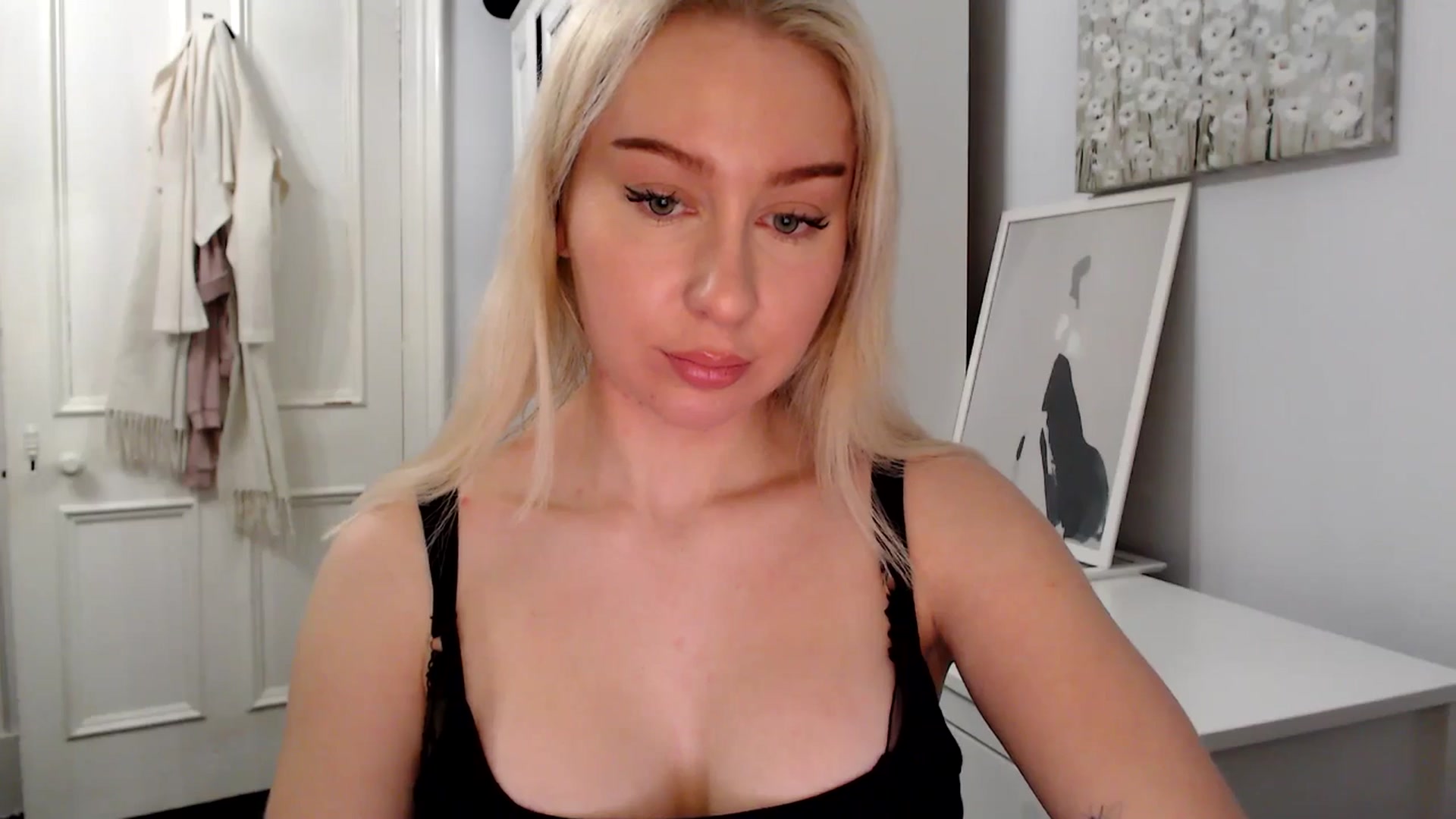 Gallery image thumbnail from PetiteAvax's myfreecams stream on, 02/02/2025, 21:41 image 4 of 20