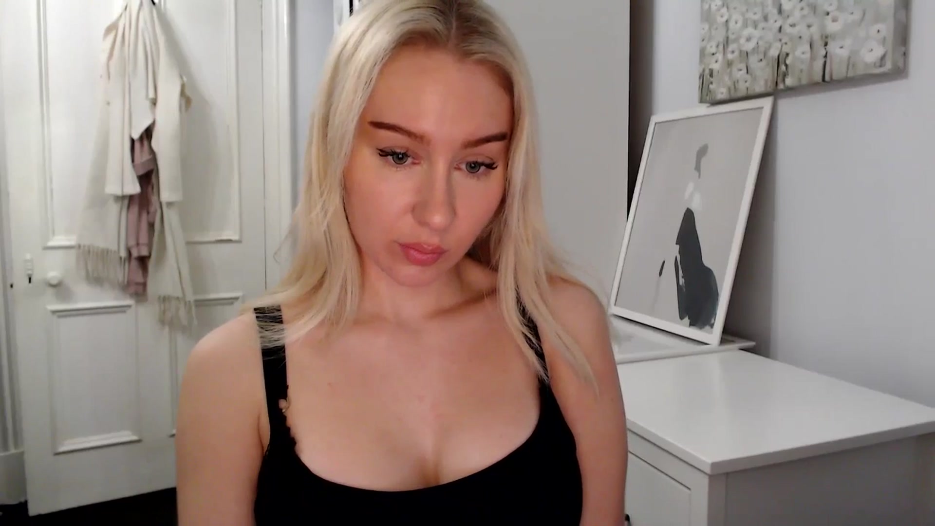 Gallery image thumbnail from PetiteAvax's myfreecams stream on, 02/02/2025, 21:41 image 15 of 20