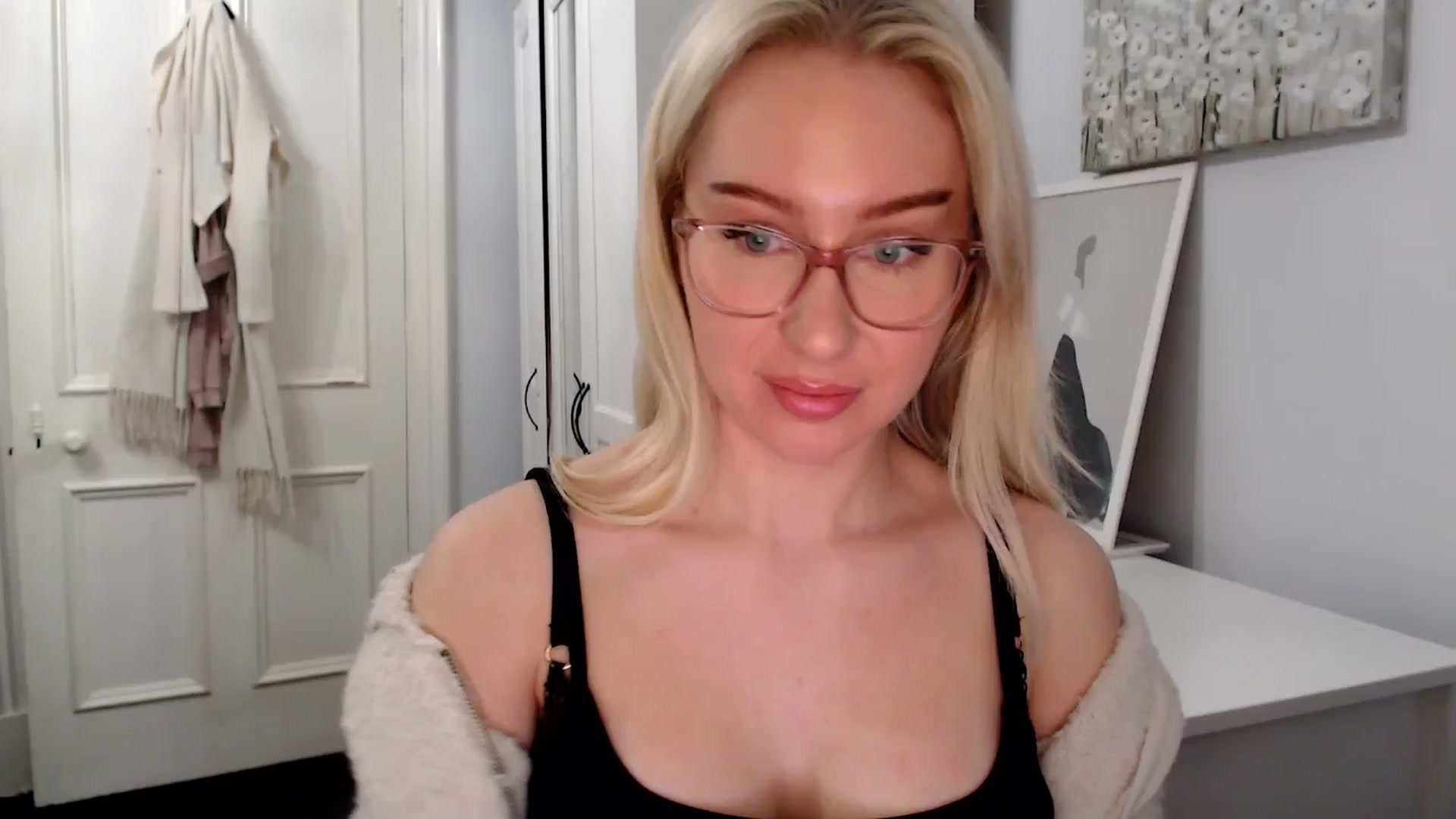 Gallery image thumbnail from PetiteAvax's myfreecams stream on, 02/02/2025, 22:23 image 1 of 20