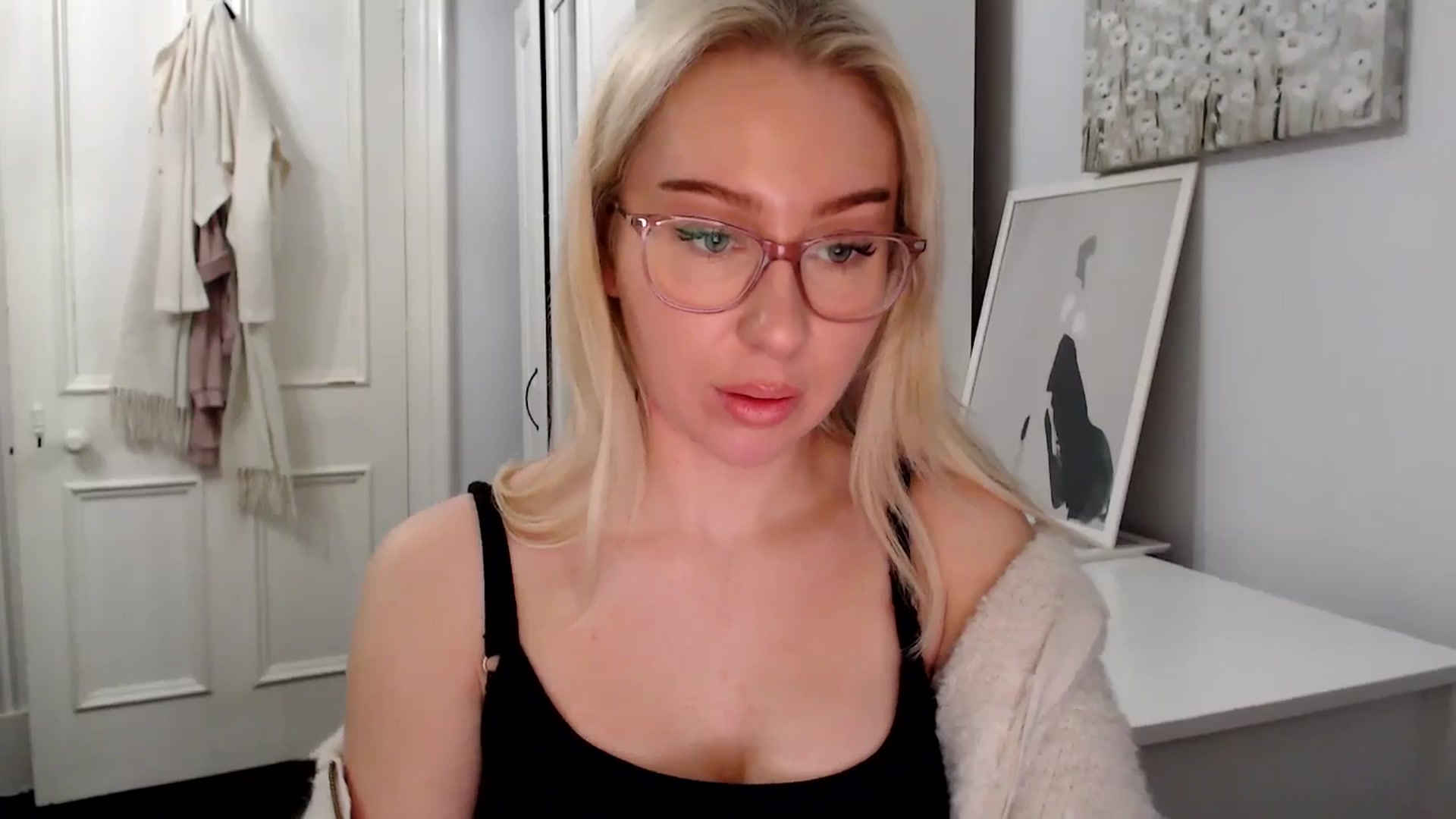 Gallery image thumbnail from PetiteAvax's myfreecams stream on, 02/02/2025, 22:23 image 5 of 20