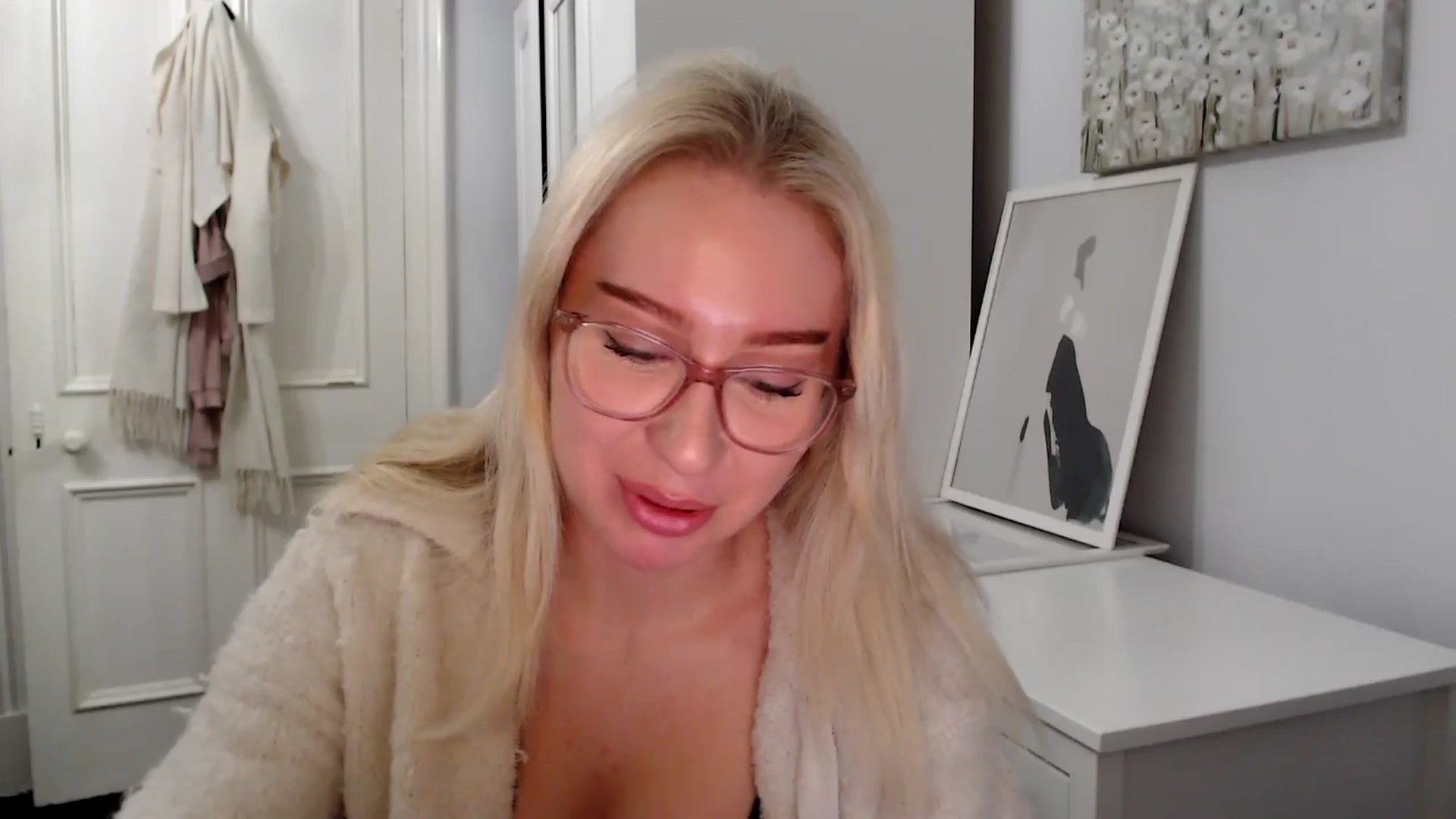 Gallery image thumbnail from PetiteAvax's myfreecams stream on, 02/02/2025, 22:23 image 13 of 20