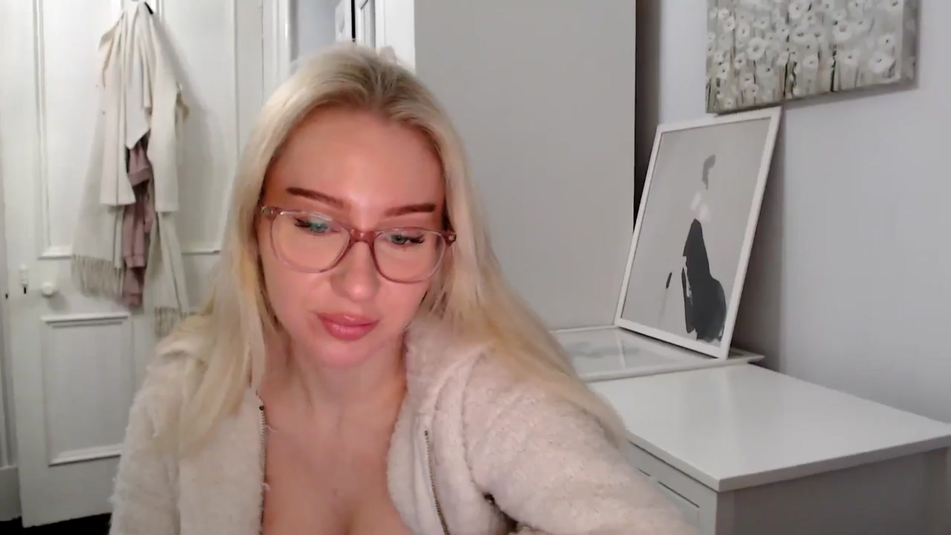 Gallery image thumbnail from PetiteAvax's myfreecams stream on, 02/02/2025, 22:23 image 11 of 20