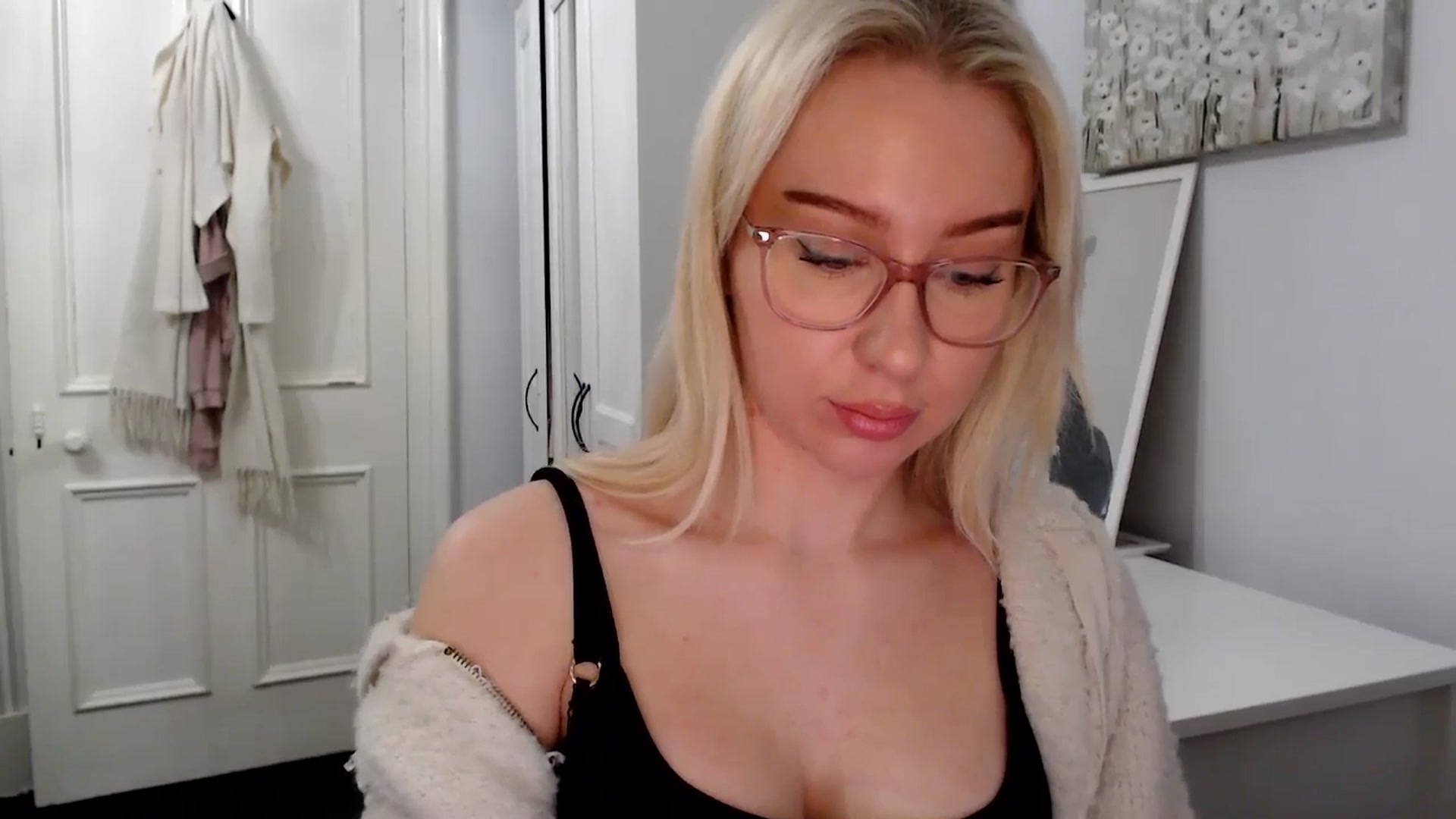 Gallery image thumbnail from PetiteAvax's myfreecams stream on, 02/02/2025, 22:23 image 6 of 20