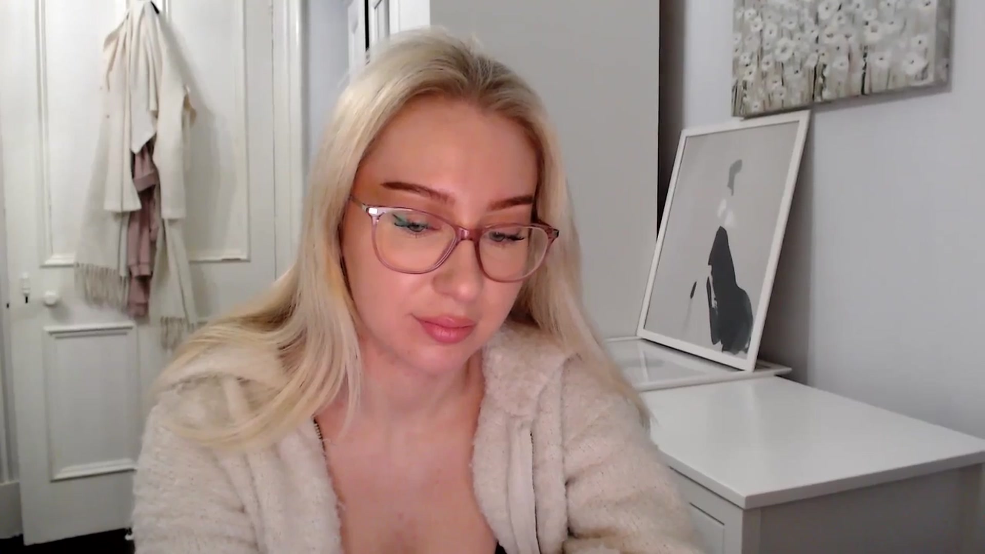 Gallery image thumbnail from PetiteAvax's myfreecams stream on, 02/02/2025, 22:23 image 10 of 20
