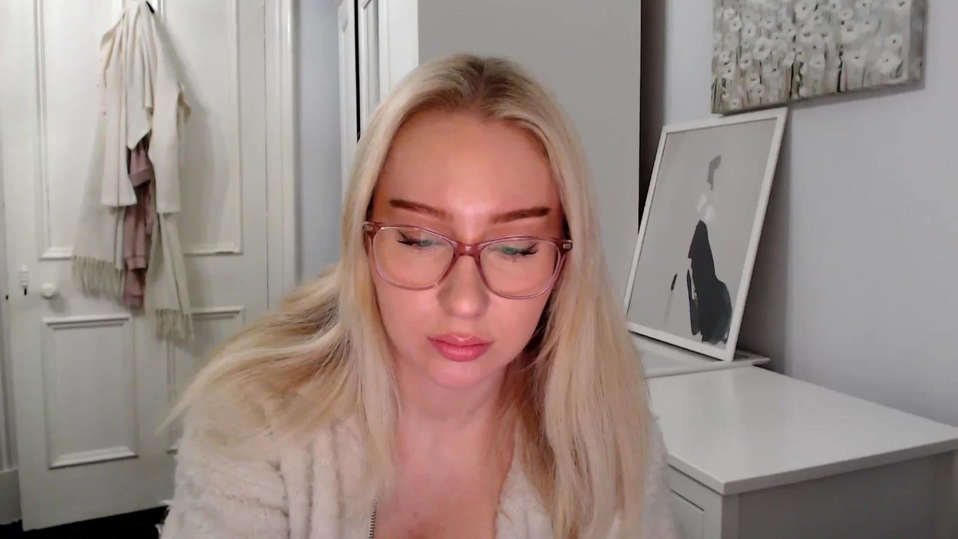Gallery image thumbnail from PetiteAvax's myfreecams stream on, 02/02/2025, 22:23 image 16 of 20