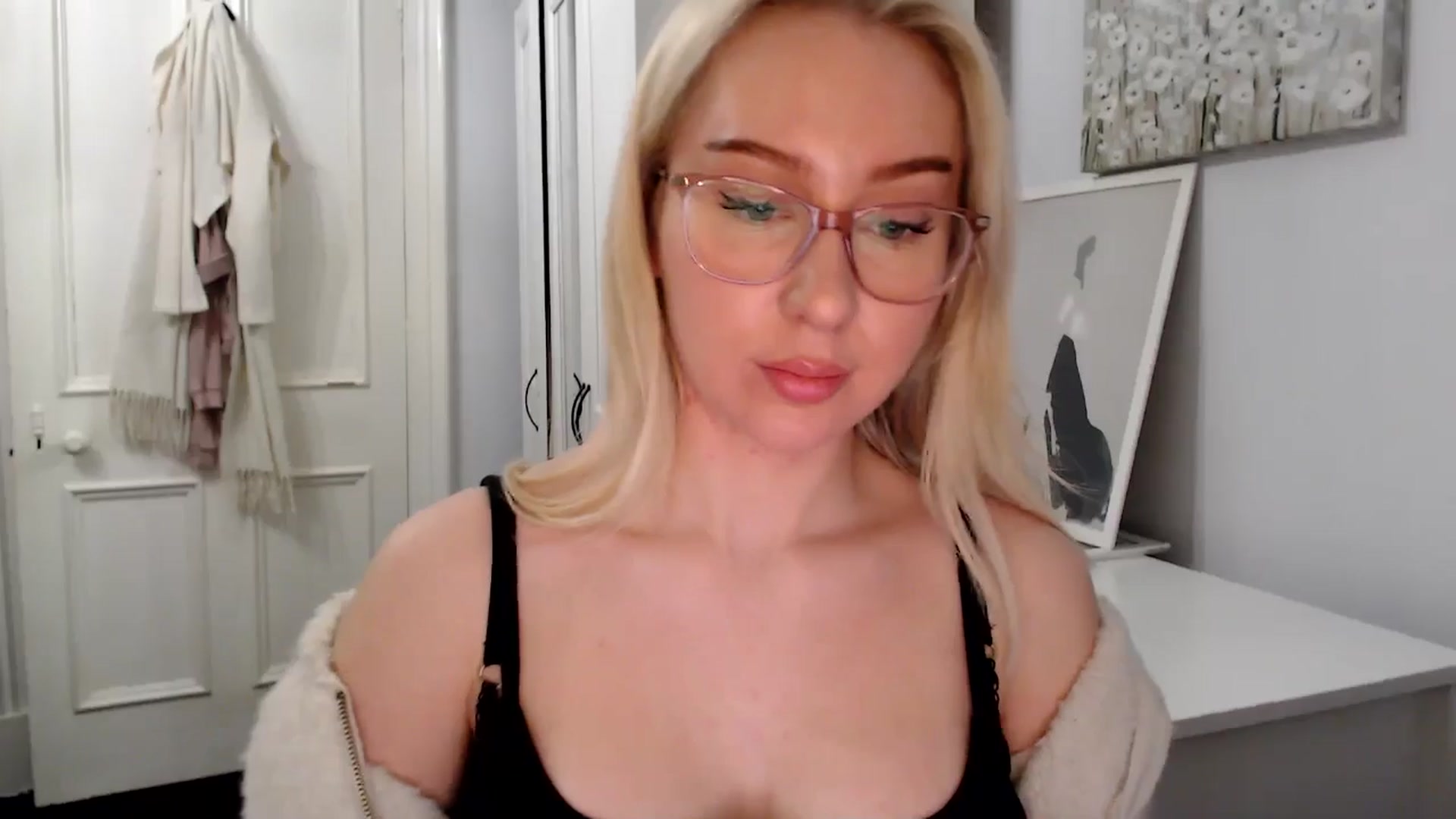 Gallery image thumbnail from PetiteAvax's myfreecams stream on, 02/02/2025, 22:23 image 3 of 20