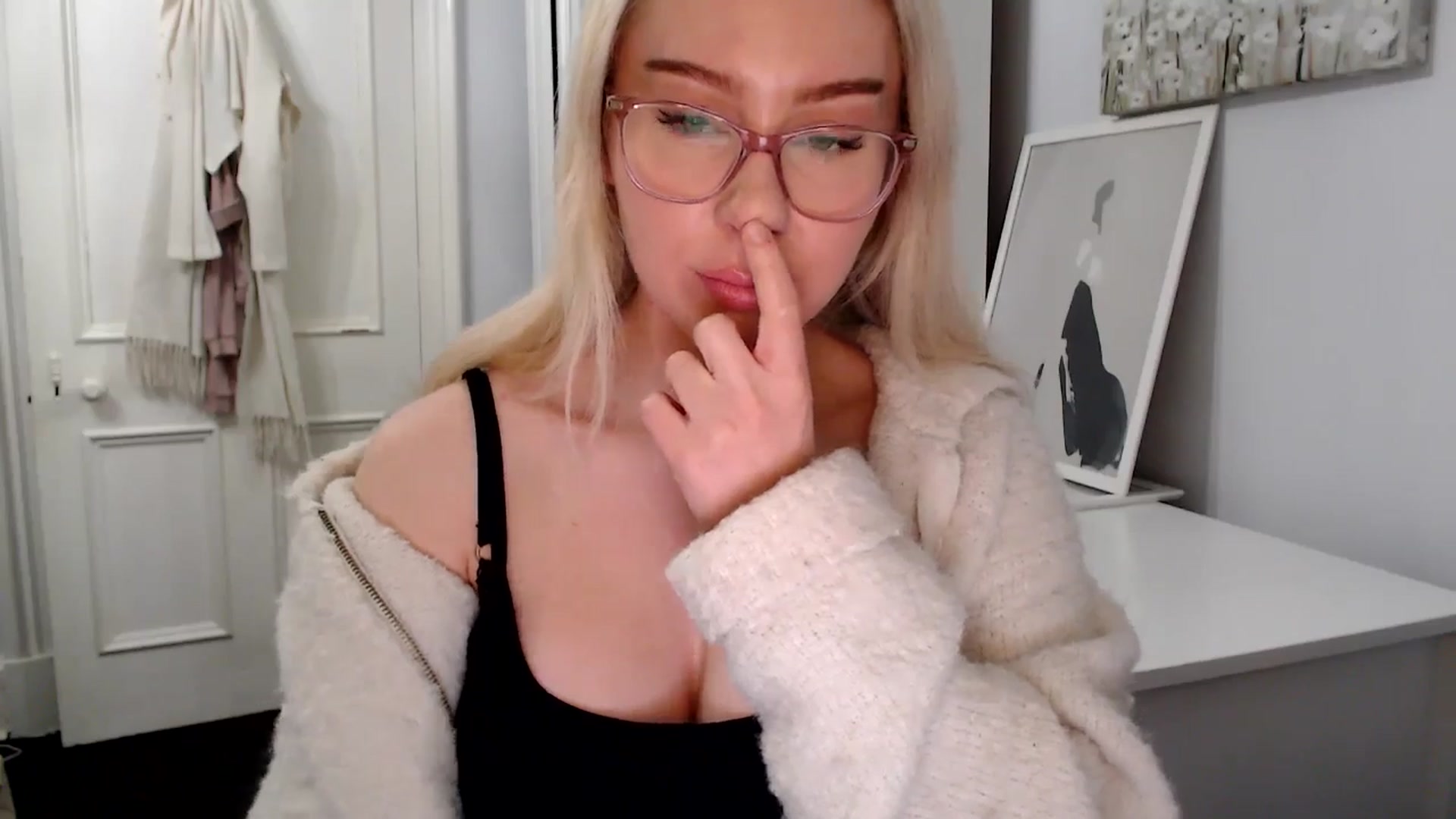 Gallery image thumbnail from PetiteAvax's myfreecams stream on, 02/02/2025, 22:23 image 19 of 20