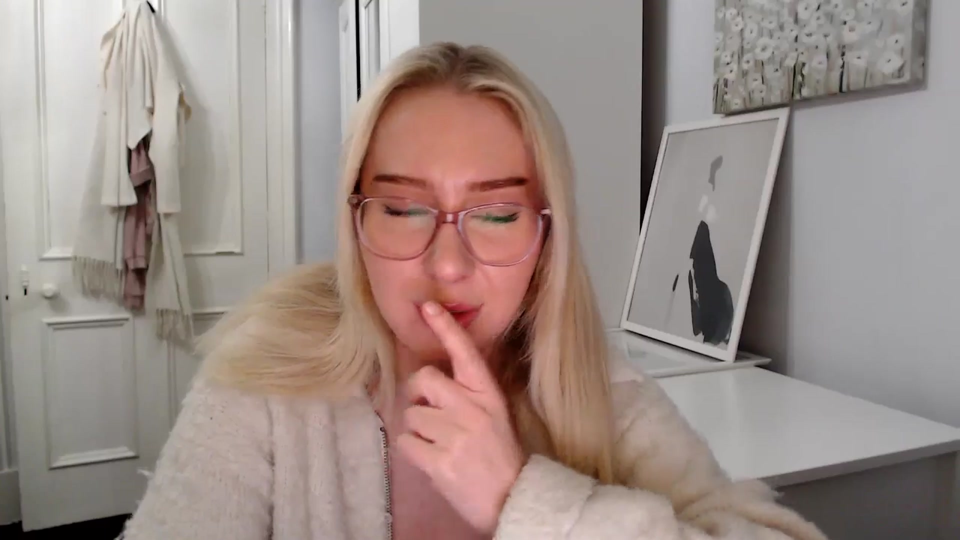 Gallery image thumbnail from PetiteAvax's myfreecams stream on, 02/02/2025, 22:23 image 15 of 20