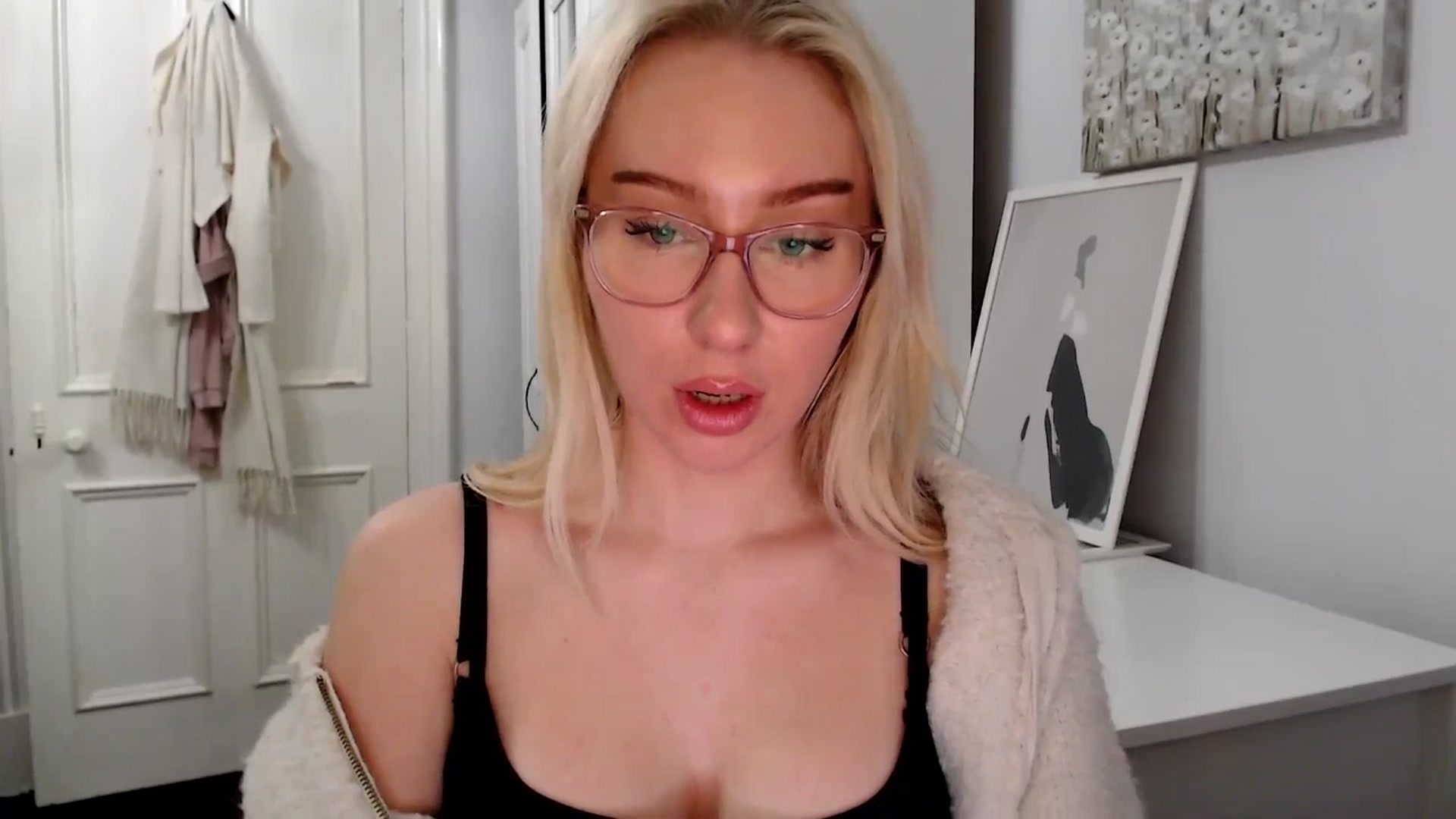 Gallery image thumbnail from PetiteAvax's myfreecams stream on, 02/02/2025, 22:23 image 8 of 20