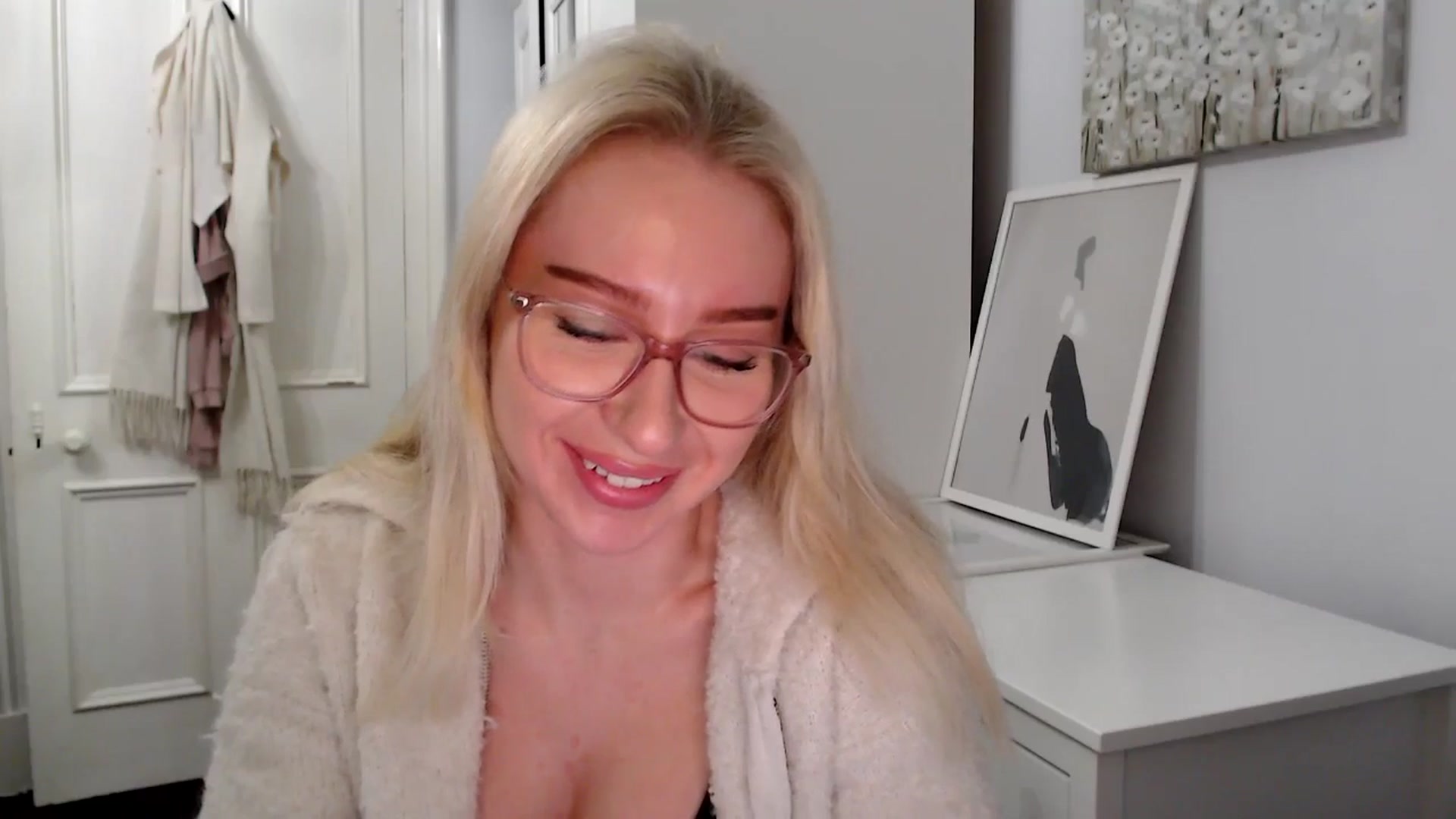 Gallery image thumbnail from PetiteAvax's myfreecams stream on, 02/02/2025, 22:23 image 12 of 20