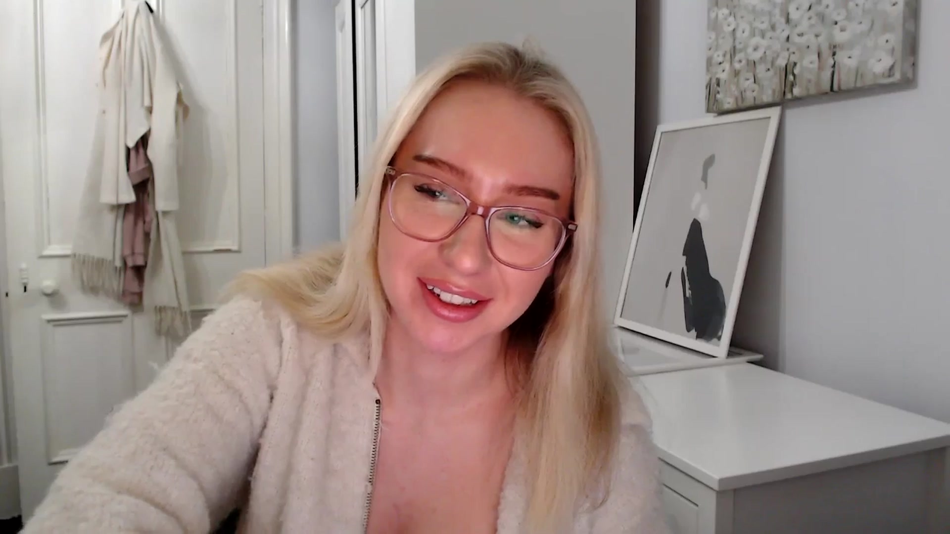 Gallery image thumbnail from PetiteAvax's myfreecams stream on, 02/02/2025, 22:23 image 14 of 20