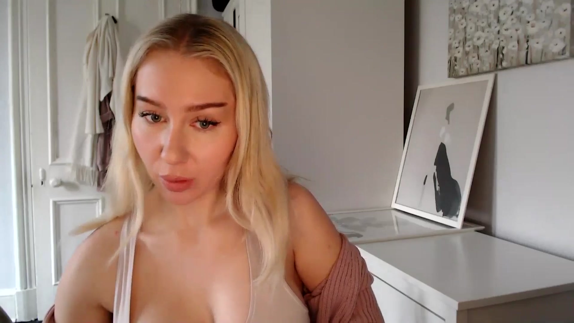 Gallery image thumbnail from PetiteAvax's myfreecams stream on, 02/03/2025, 16:29 image 2 of 20