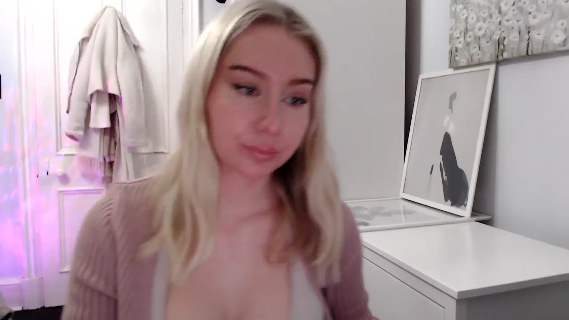 Gallery image thumbnail from PetiteAvax's myfreecams stream on, 02/03/2025, 19:07 image 6 of 20