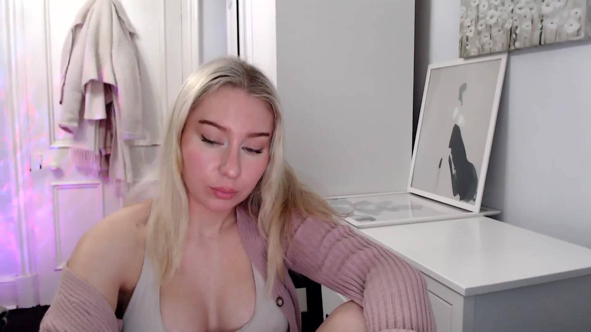 Gallery image thumbnail from PetiteAvax's myfreecams stream on, 02/03/2025, 19:37 image 15 of 20