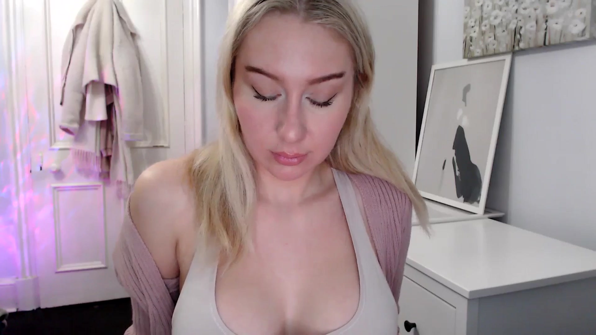 Gallery image thumbnail from PetiteAvax's myfreecams stream on, 02/03/2025, 19:37 image 6 of 20
