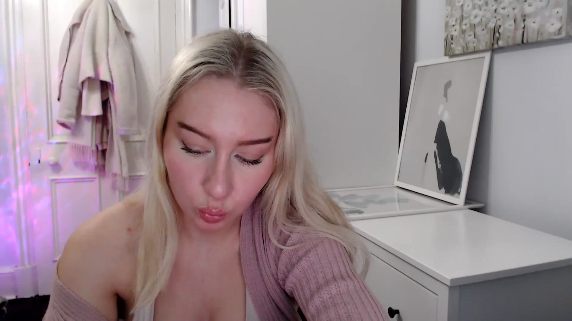 Gallery image thumbnail from PetiteAvax's myfreecams stream on, 02/03/2025, 19:37 image 18 of 20