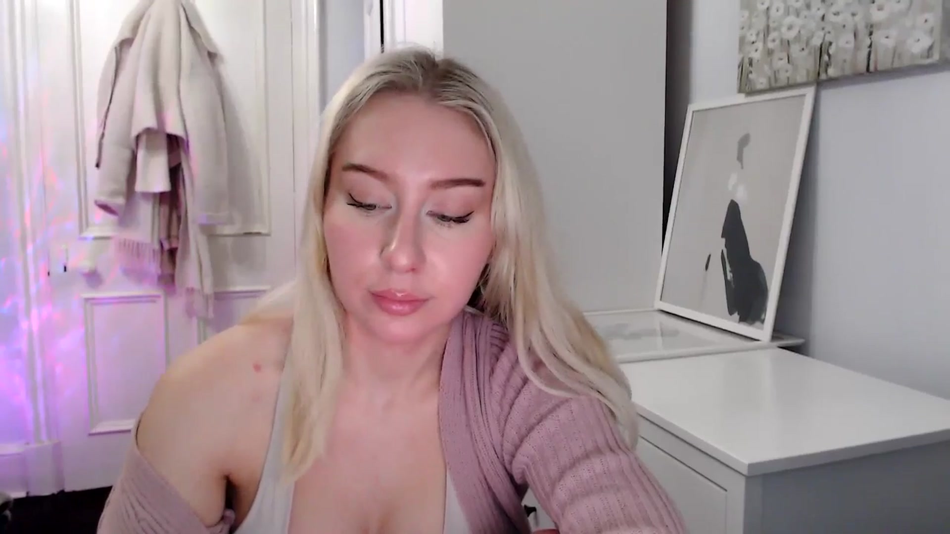 Gallery image thumbnail from PetiteAvax's myfreecams stream on, 02/03/2025, 19:37 image 17 of 20
