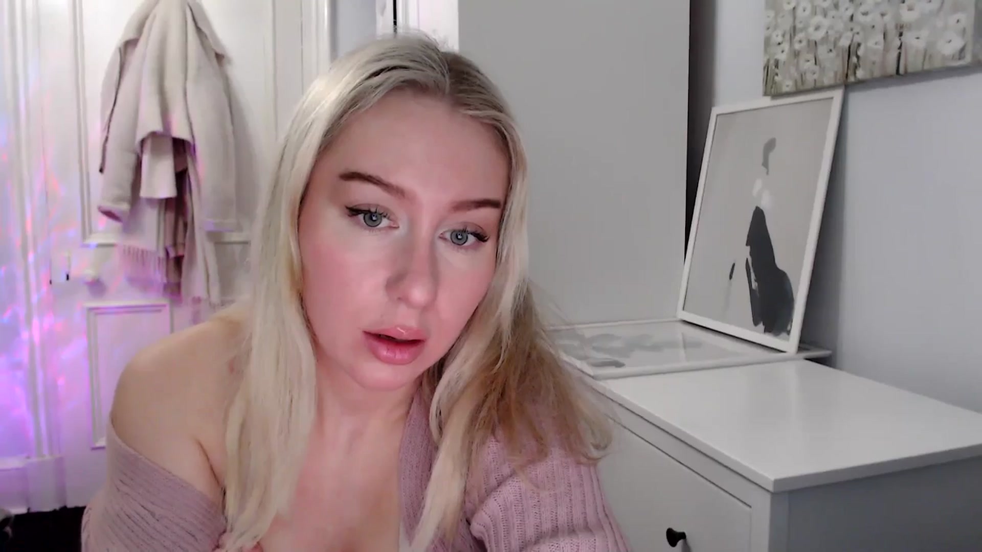 Gallery image thumbnail from PetiteAvax's myfreecams stream on, 02/03/2025, 19:37 image 16 of 20