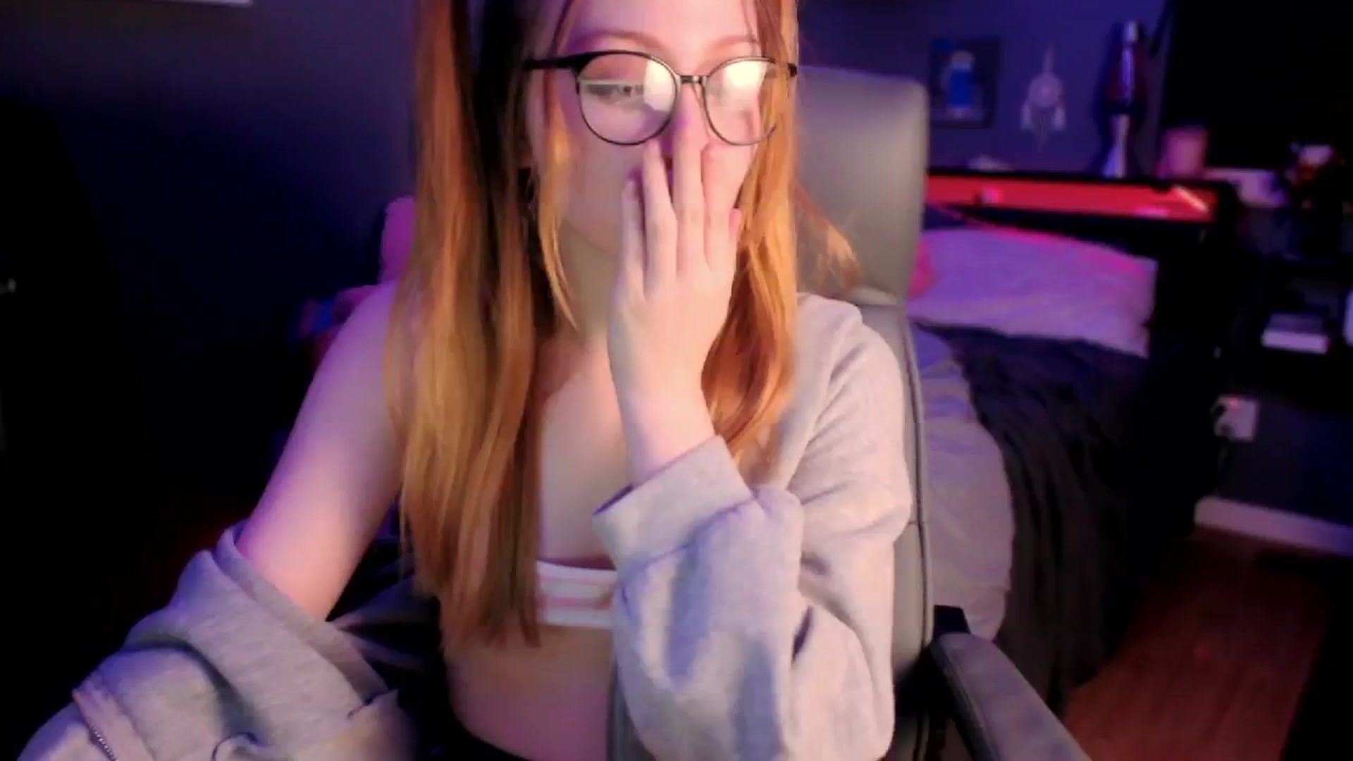 Gallery image thumbnail from PetitePet's myfreecams stream on, 05/22/2024, 10:14 image 12 of 20