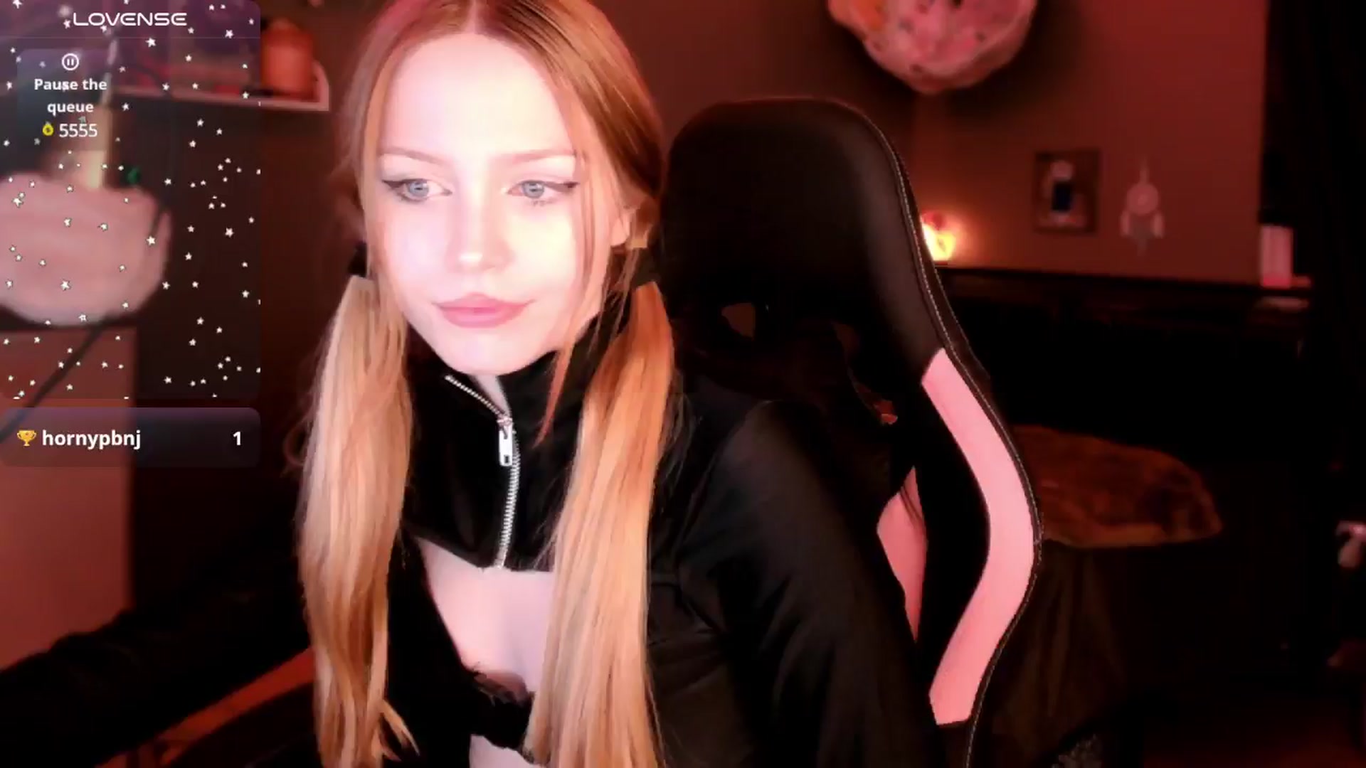 Gallery image thumbnail from PetitePet's myfreecams stream on, 12/18/2024, 10:57 image 2 of 20