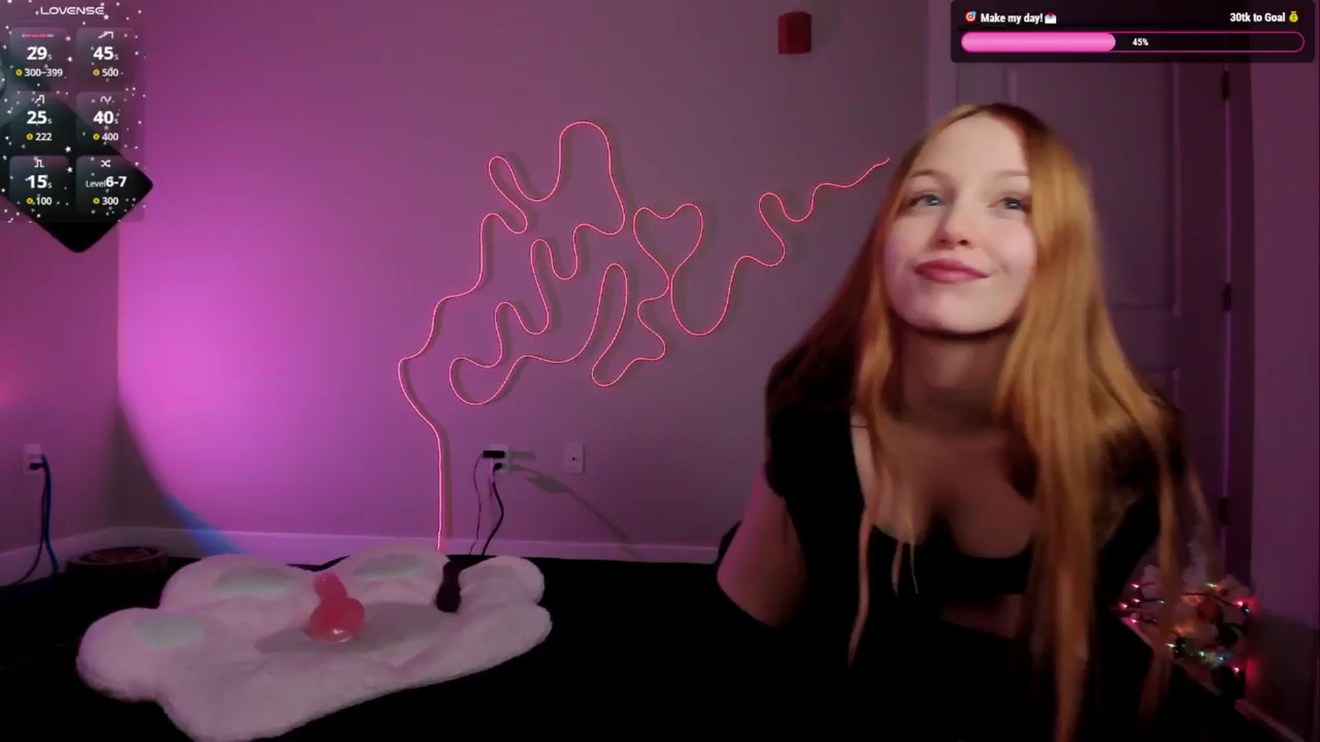 Gallery image thumbnail from PetitePet's myfreecams stream on, 12/09/2025, 11:30 image 1 of 20