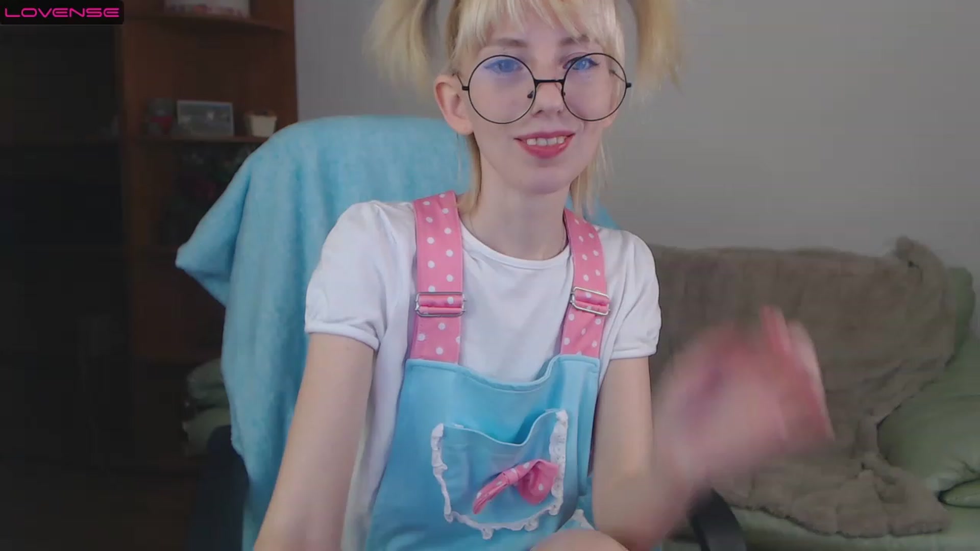 Gallery image thumbnail from PetitePrincez's myfreecams stream on, 11/19/2022, 17:32 image 14 of 20