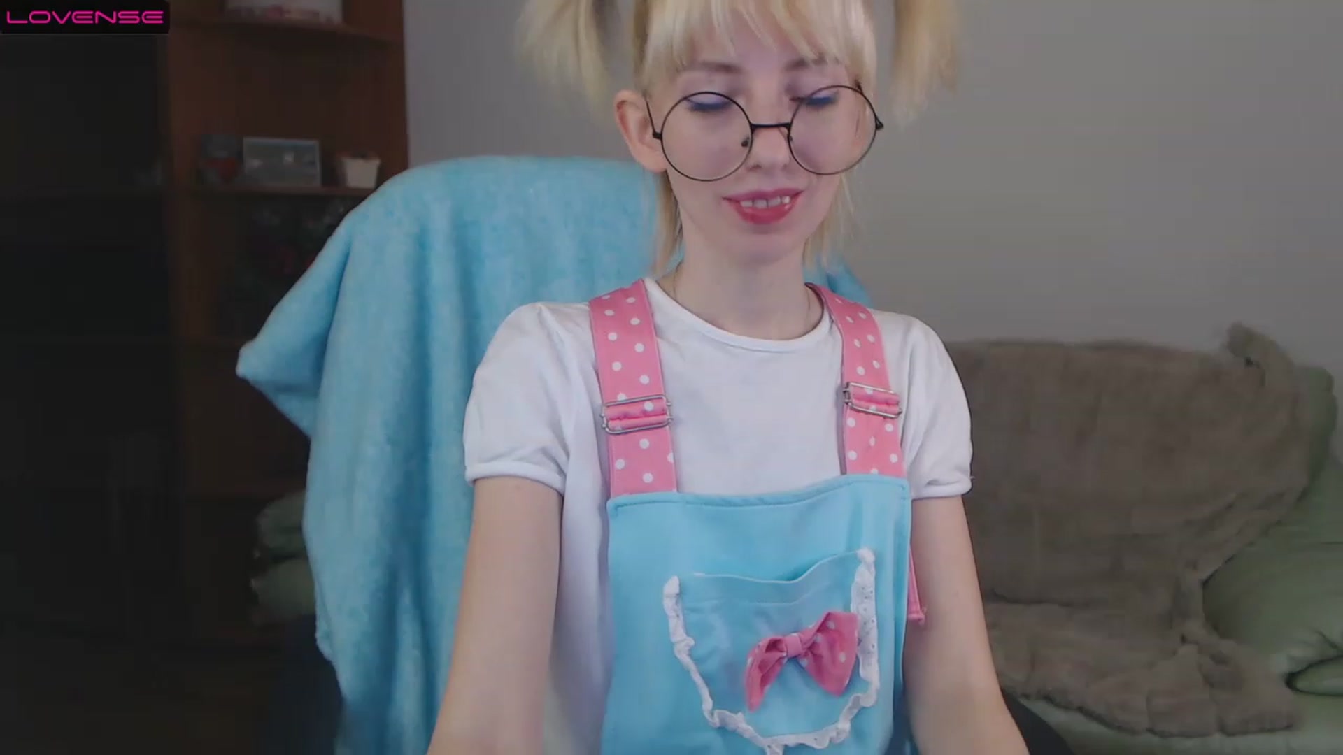 Gallery image thumbnail from PetitePrincez's myfreecams stream on, 11/19/2022, 17:32 image 9 of 20
