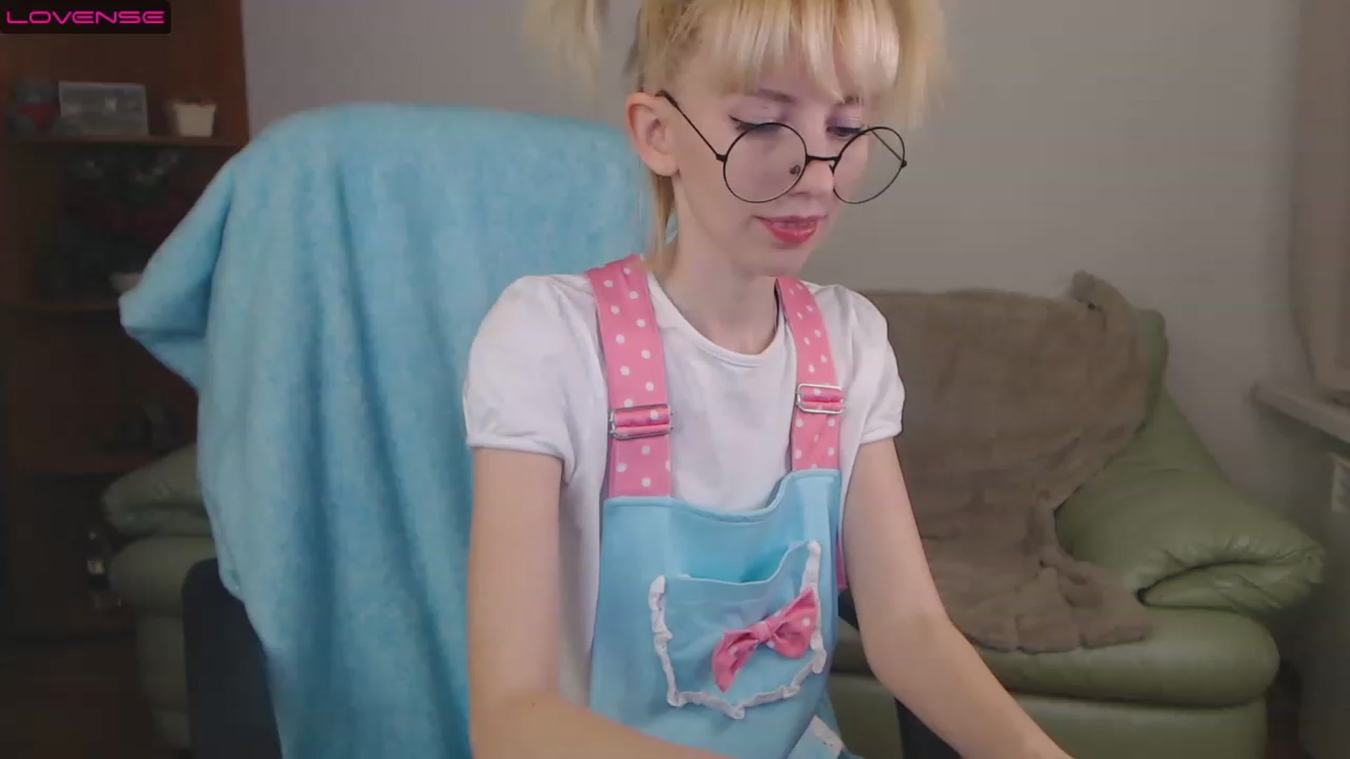 Gallery image thumbnail from PetitePrincez's myfreecams stream on, 11/19/2022, 17:32 image 1 of 20