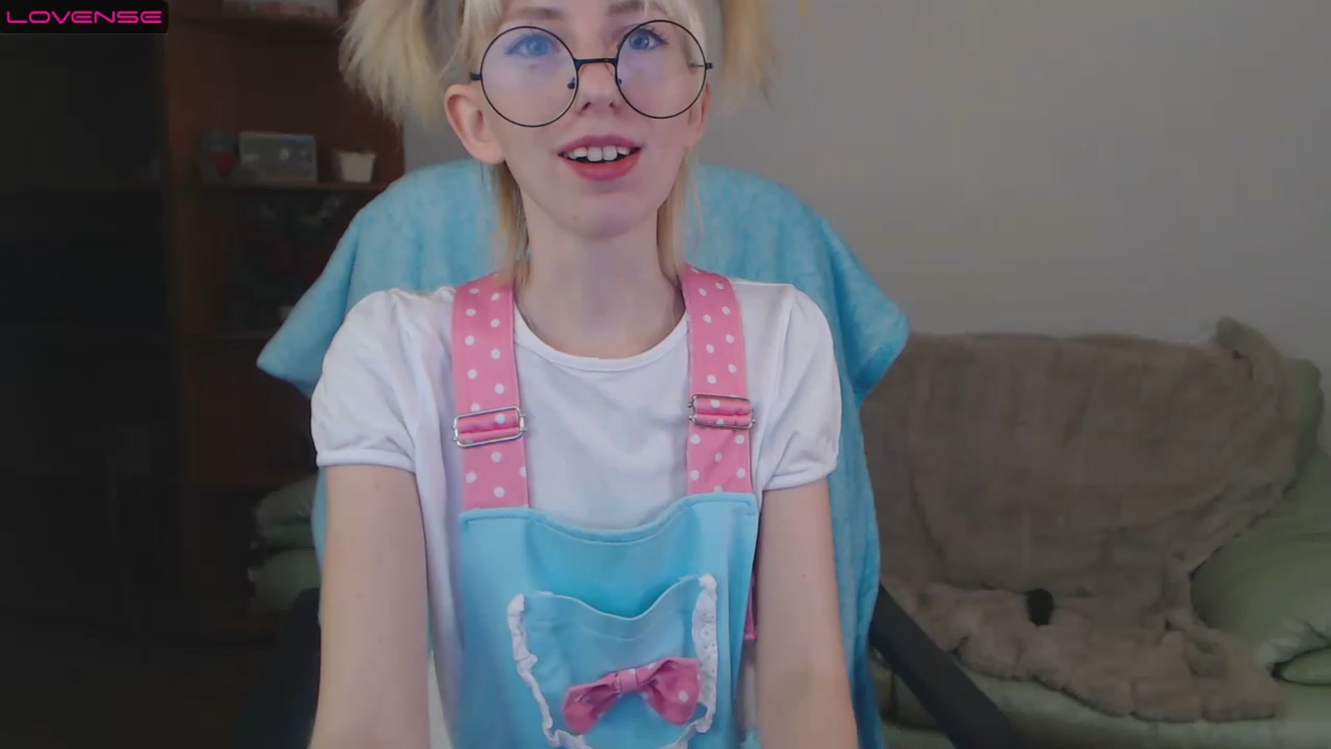 Gallery image thumbnail from PetitePrincez's myfreecams stream on, 11/19/2022, 17:32 image 19 of 20